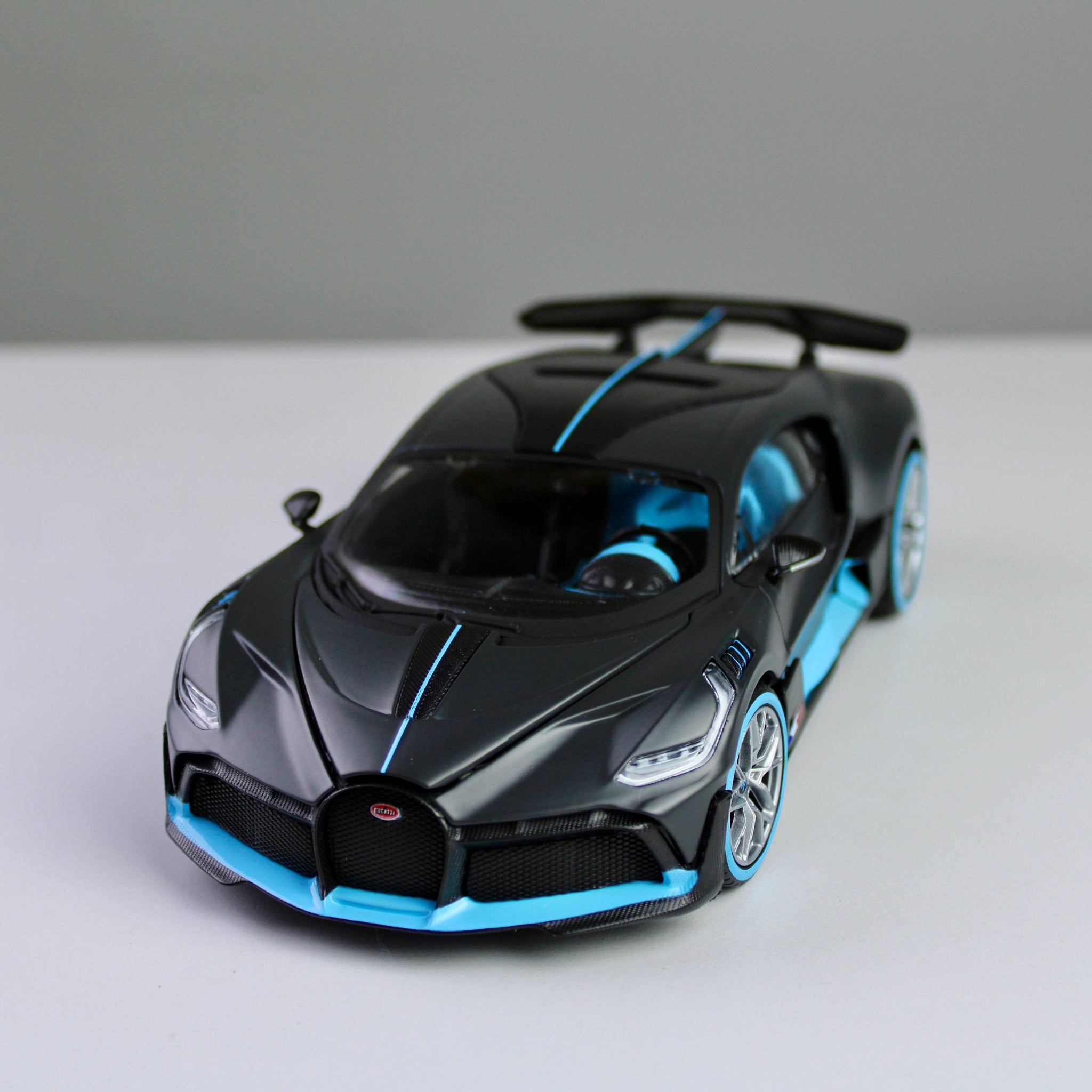 Maisto Bugatti Divo 1:24 Die-Cast Model Car