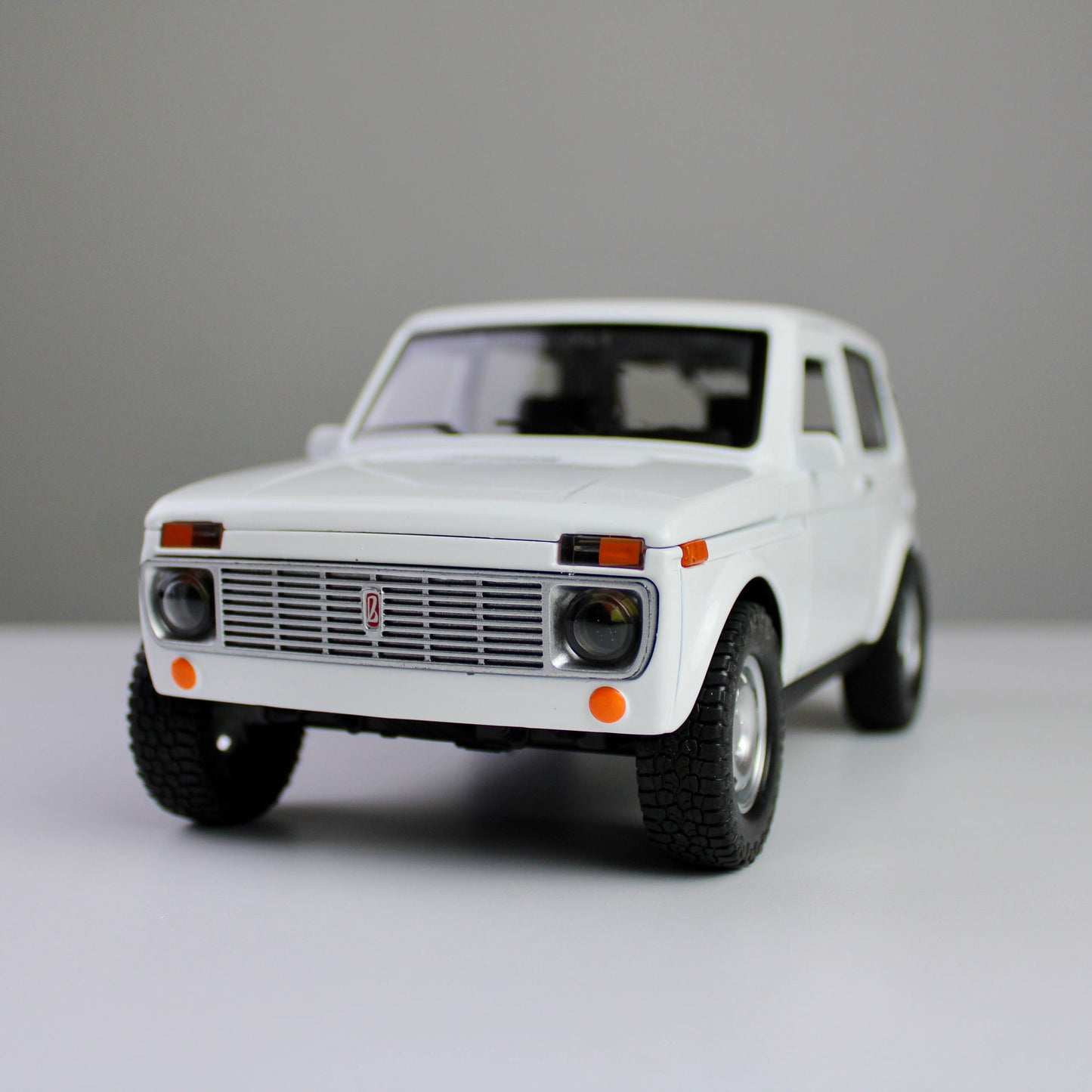 Lada Niva 1:18 Die-Cast Model SUV