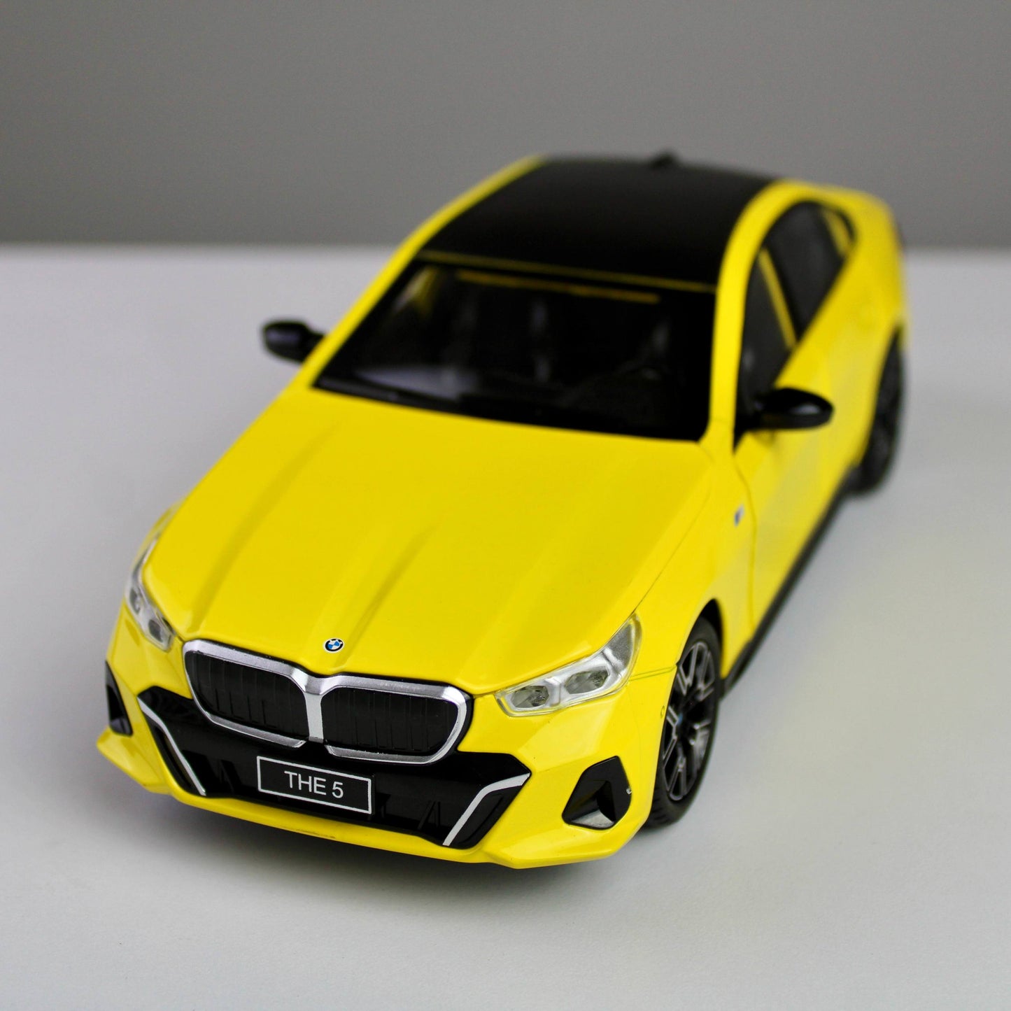 BMW 530Li 1:24 Die-Cast Model Car