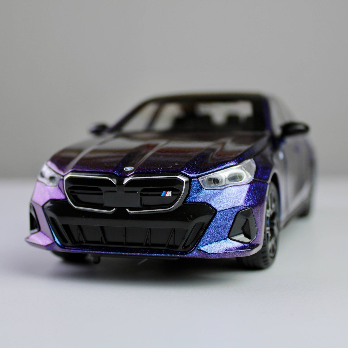 BMW i5 M60 1:24 Die-Cast Model Car
