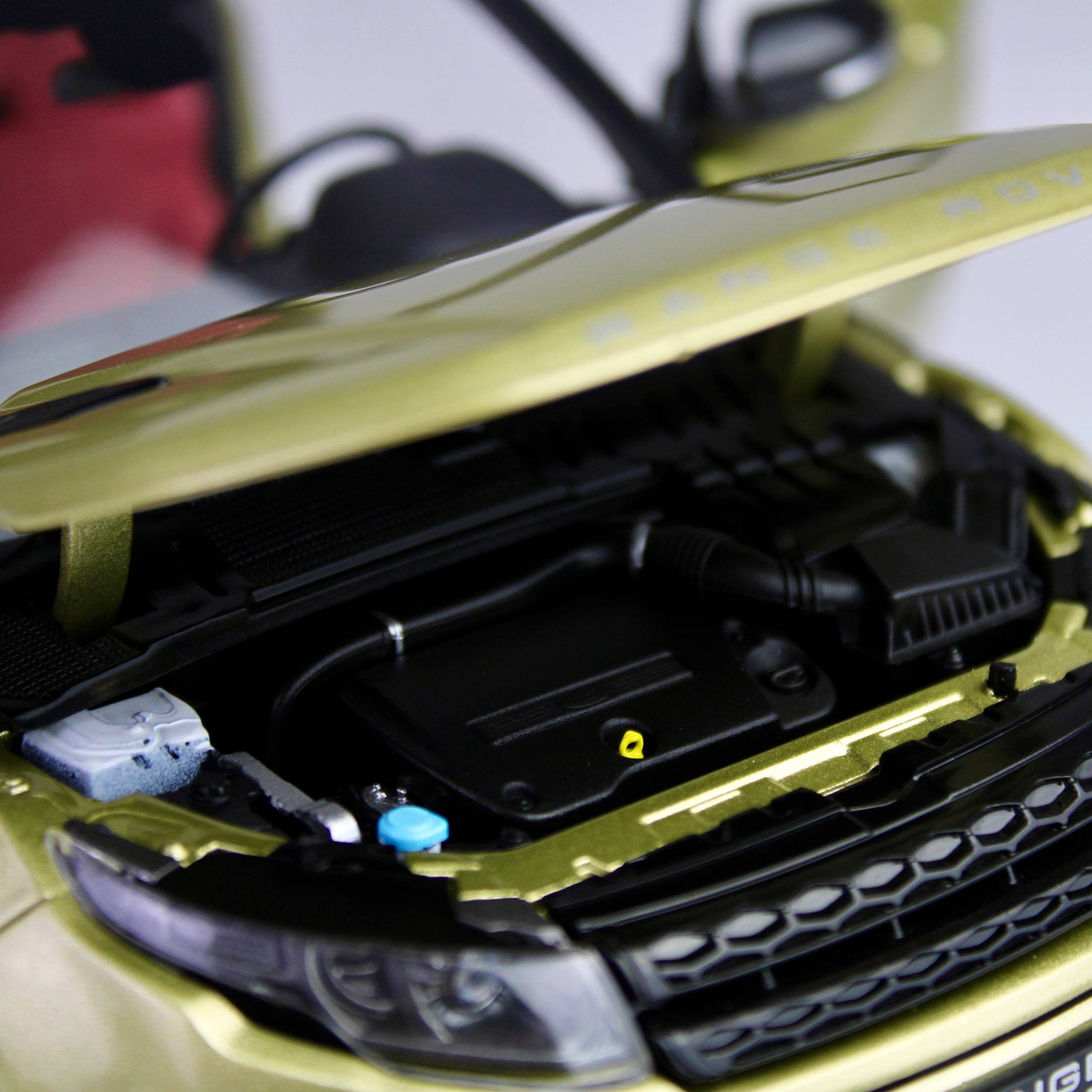 GT Autos Gold Range Rover Evoque Premium Die-Cast Model Car (1:18)