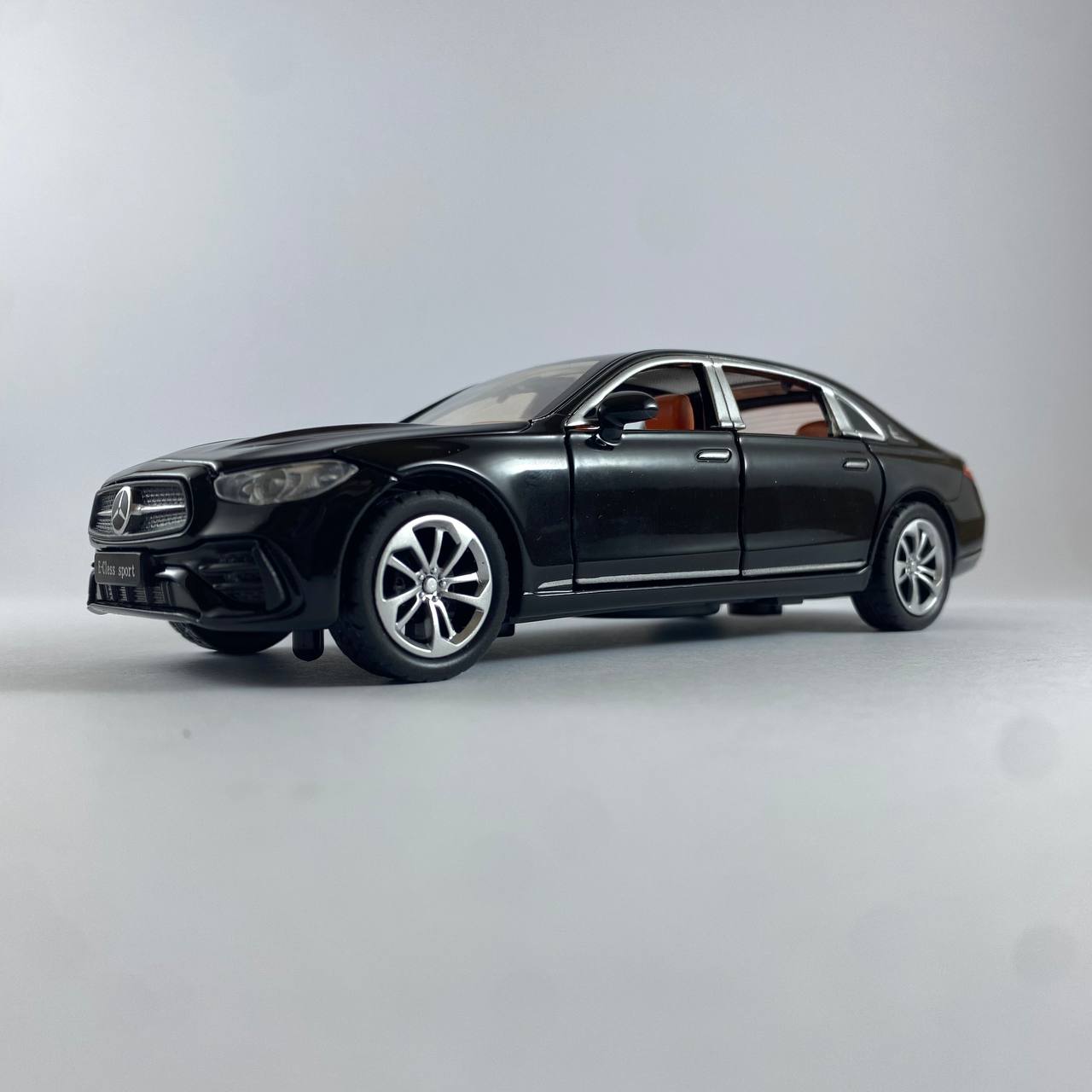 Mercedes-Benz E-Class Sport 1:32 Scale Die-Cast Model Car