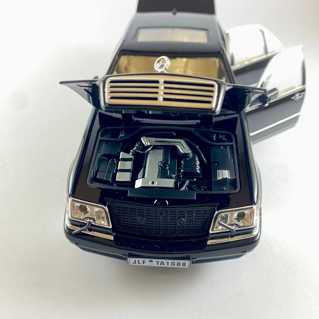Mercedes-Benz S320 Classic Model Car – 1:24 Scale