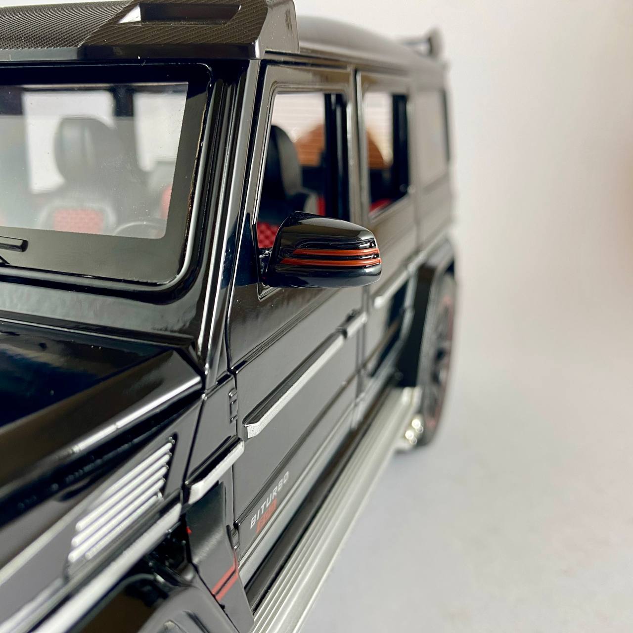 Mercedes-Benz BRABUS G800 1:18 Scale Die-Cast Model Car