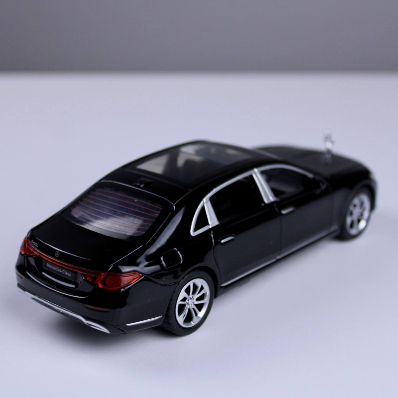 Mercedes-Benz S400 Diecast Model – 1:32 Scale