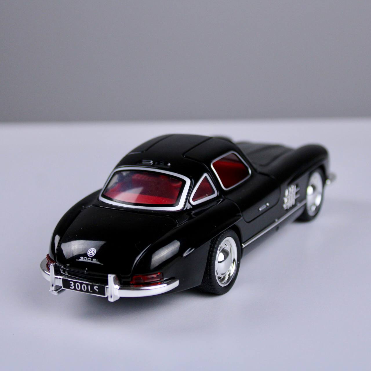 Mercedes-Benz 300SL 1:32 Scale Die-Cast Model Car