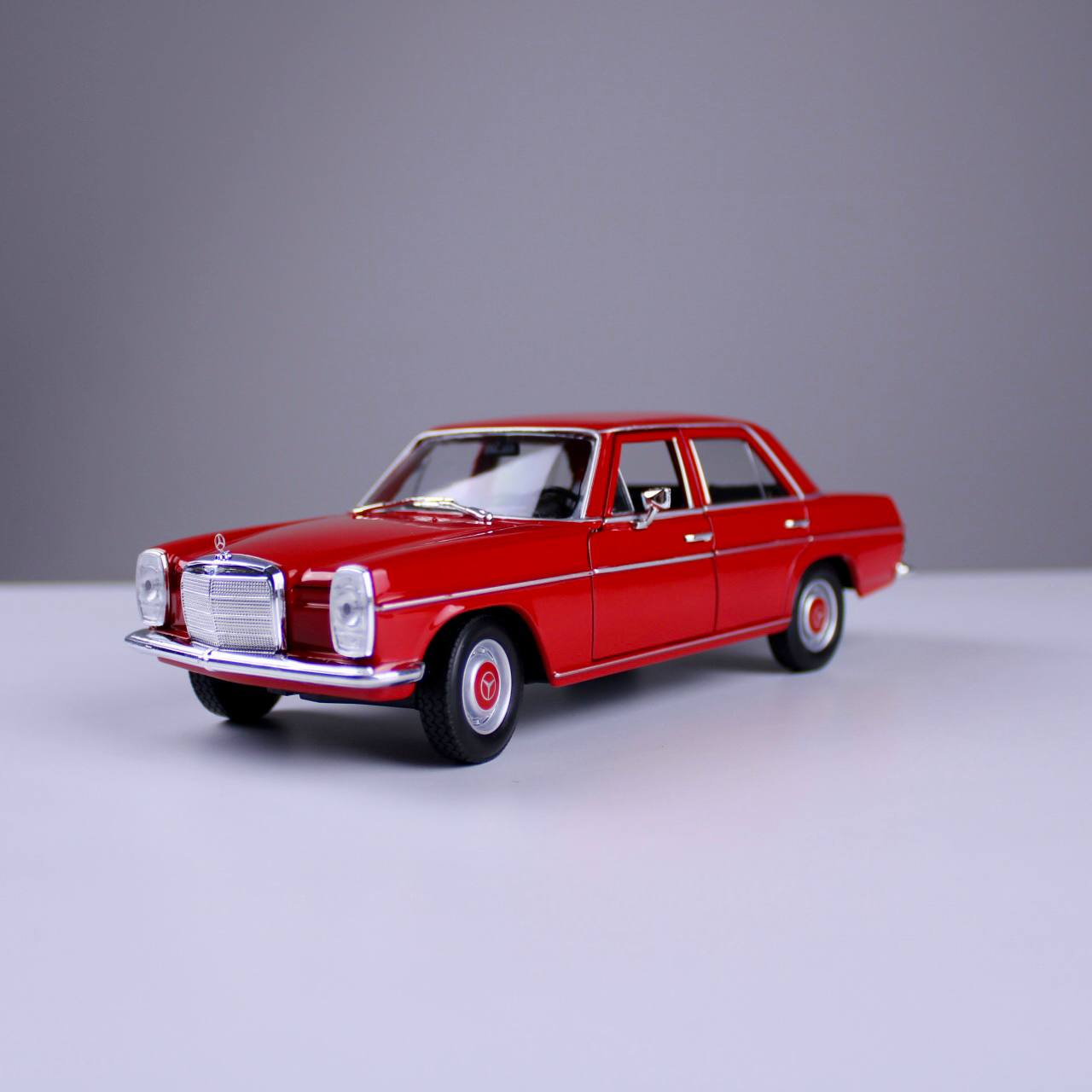 Mercedes-Benz 220 Die-Cast Model - Red