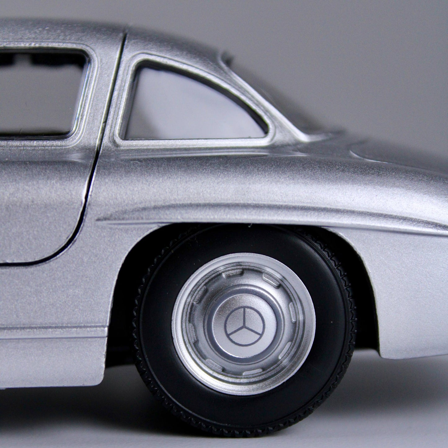 Mercedes Benz 300SL Die-Cast Model – Silver