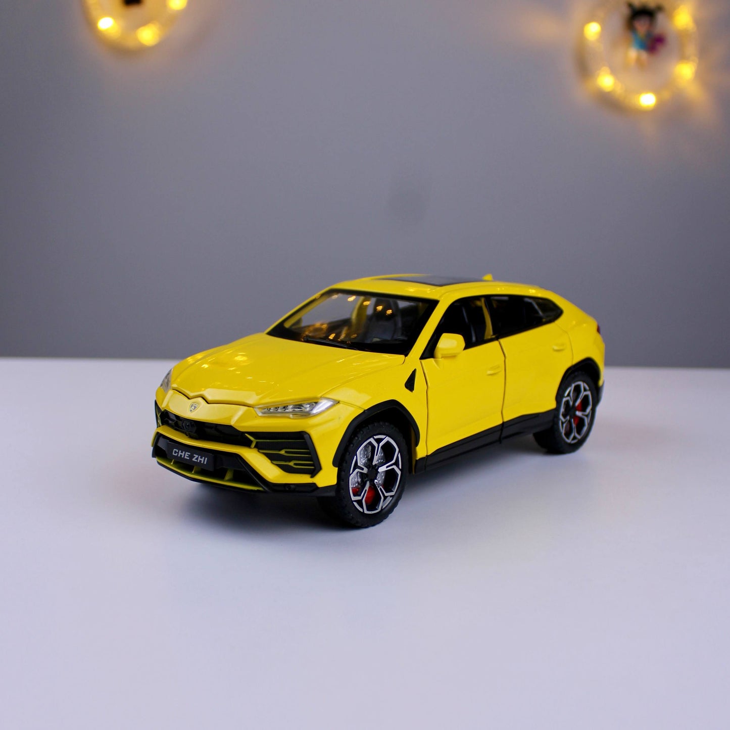 Lamborghini Urus Die-Cast Model Car – 1:24 Scale