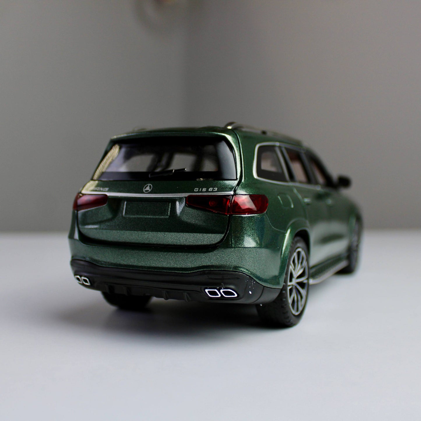 Mercedes-Benz GLS63 AMG Diecast Model – 1:24 Scale