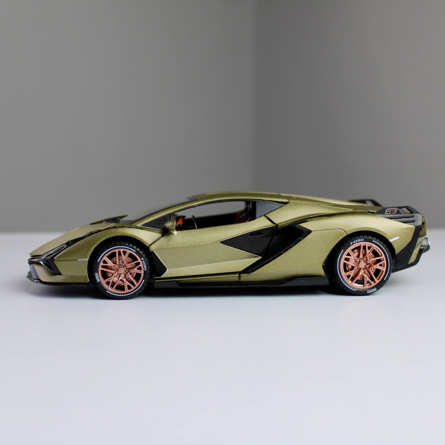 Lamborghini Sian FKP 37 Diecast Model – Luxury Supercar Replica (1:24)