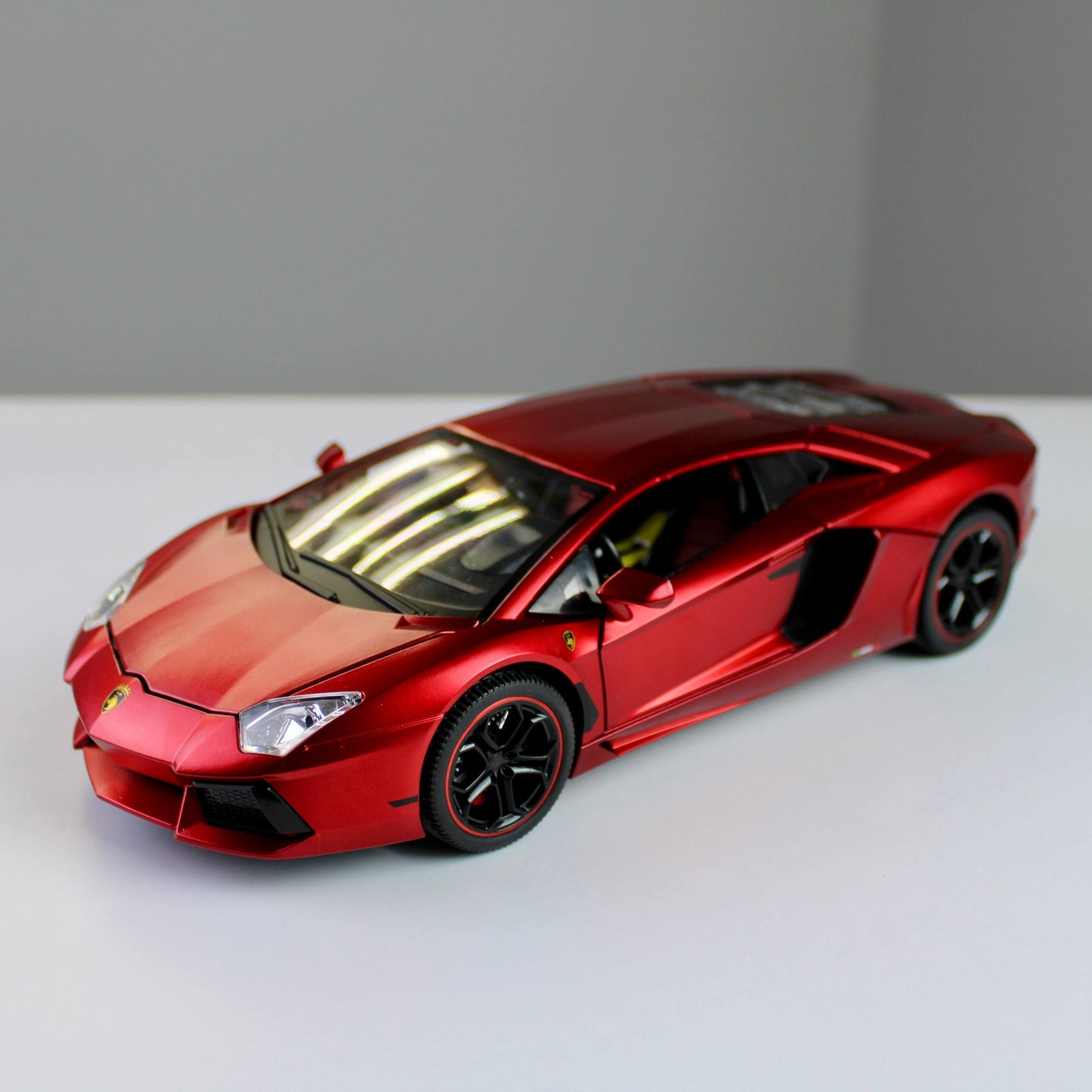 Lamborghini Countach LPI 800-4 Diecast Model – Luxury Supercar Replica (1:18)