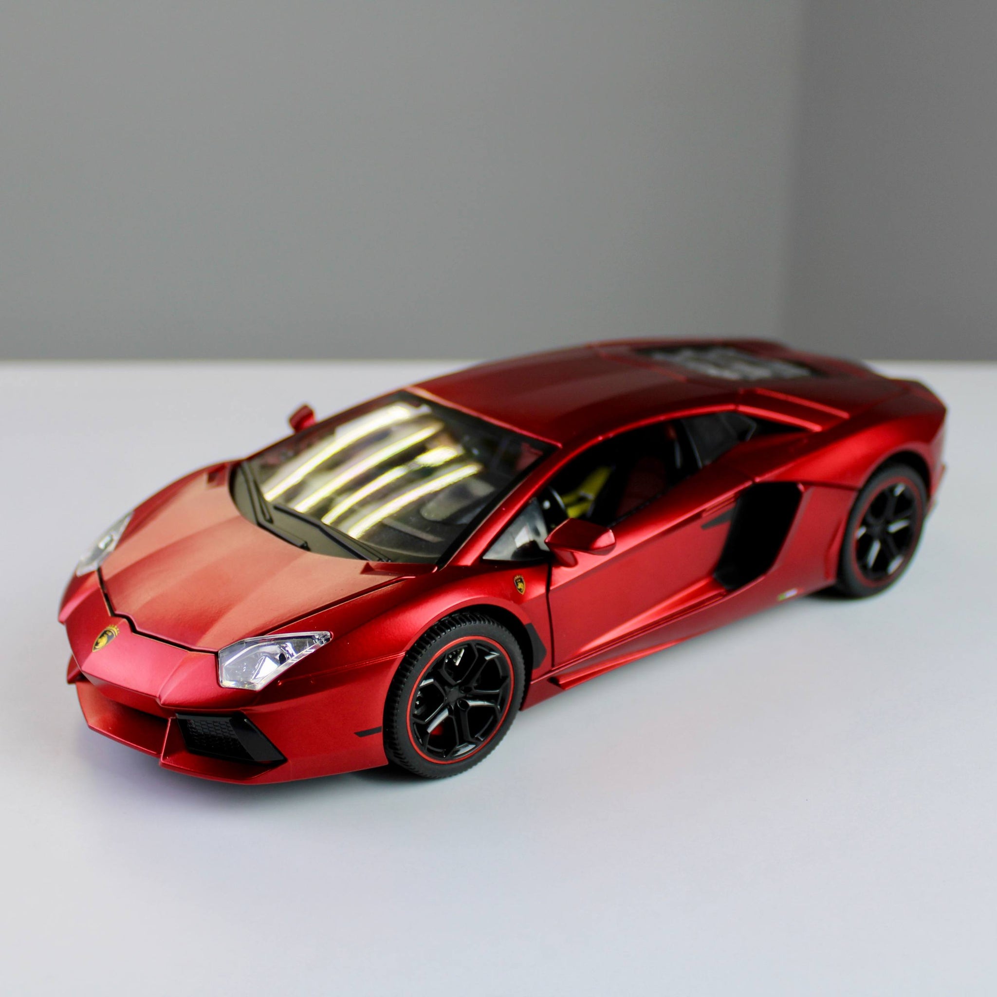 Lamborghini Countach LPI 800-4 Diecast Model – Luxury Supercar Replica (1:18)