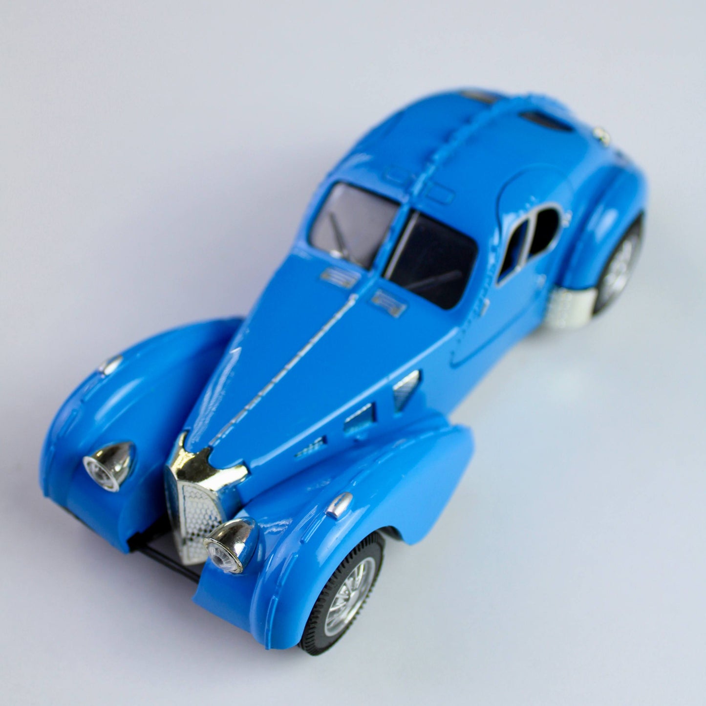 مجسم Bugatti 1936 – سيارة كلاسيكية بمقياس 1:28