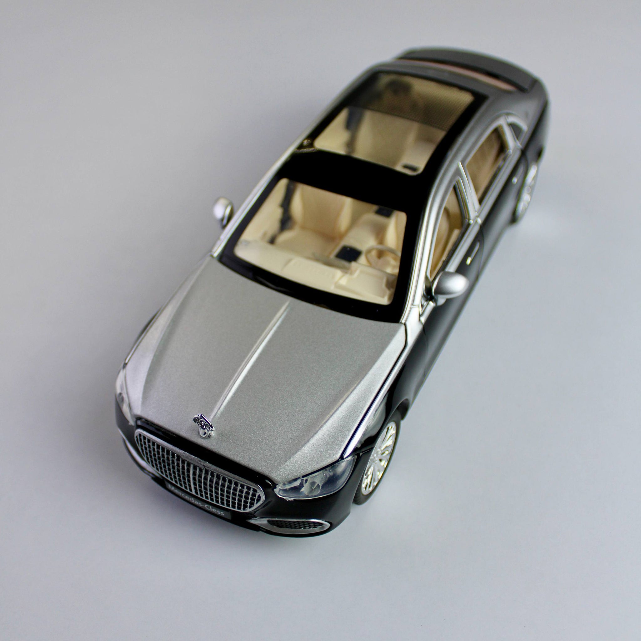 نموذج سيارة مرسيدس مايباخ 5680 المصبوبة – سيارة فاخرة (بمقياس 1:24)