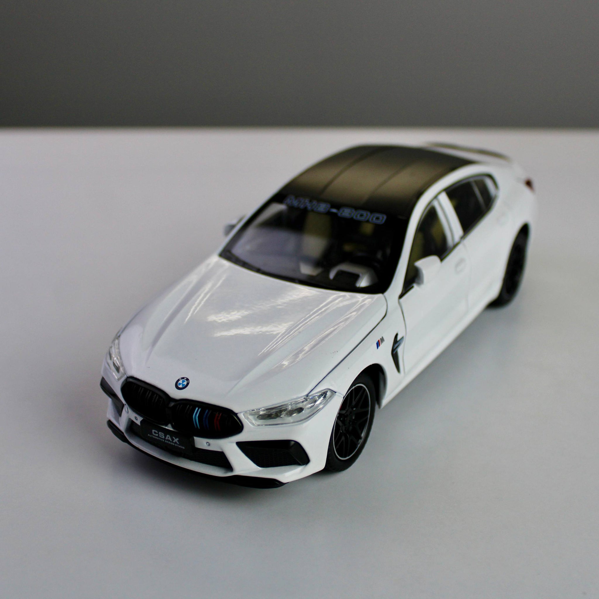 BMW M8 Competition 1:24 Diecast – Light & Sound