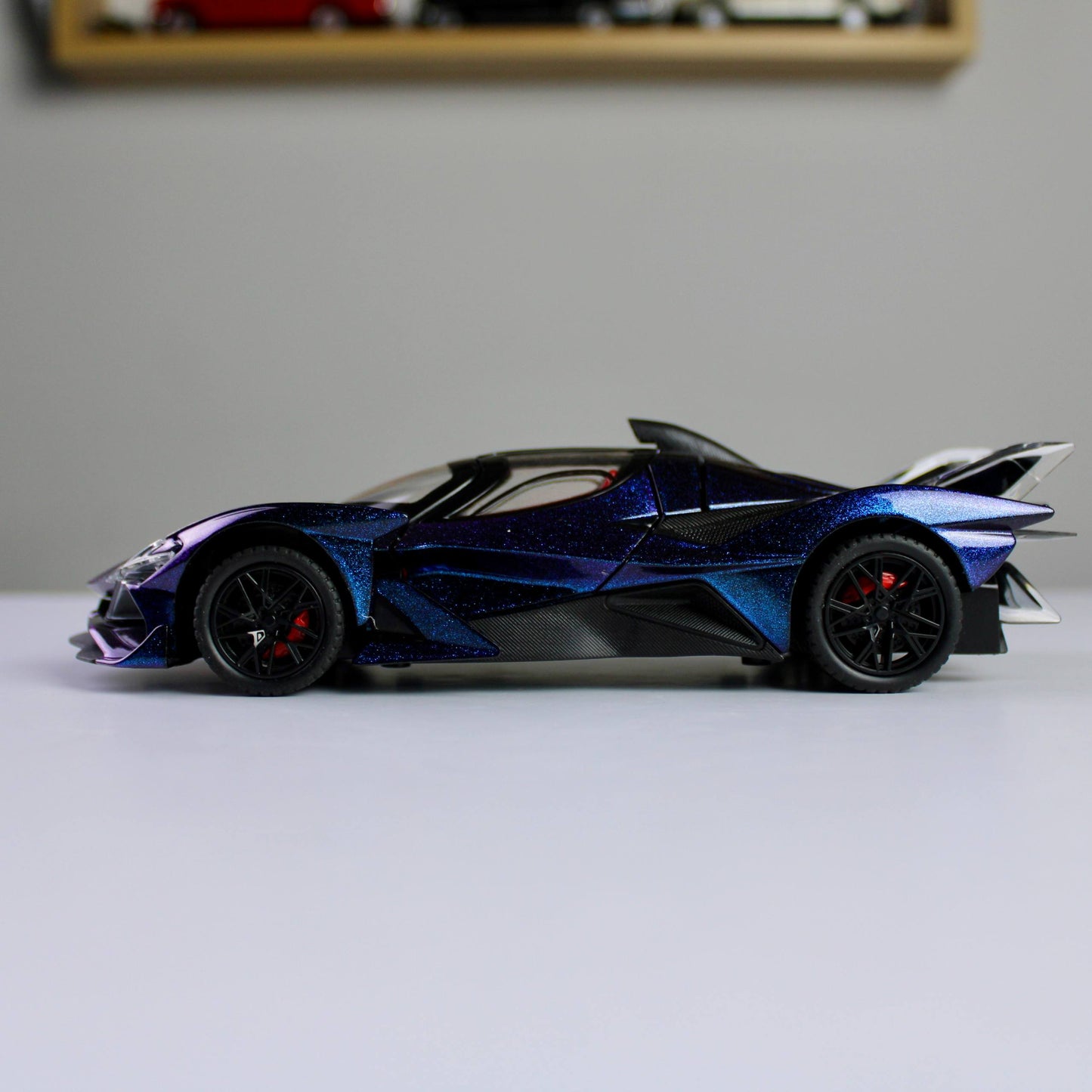 مجسم أبولو بروجيكت إيفو 1:24 مصبوب - أضواء وسحب للخلف