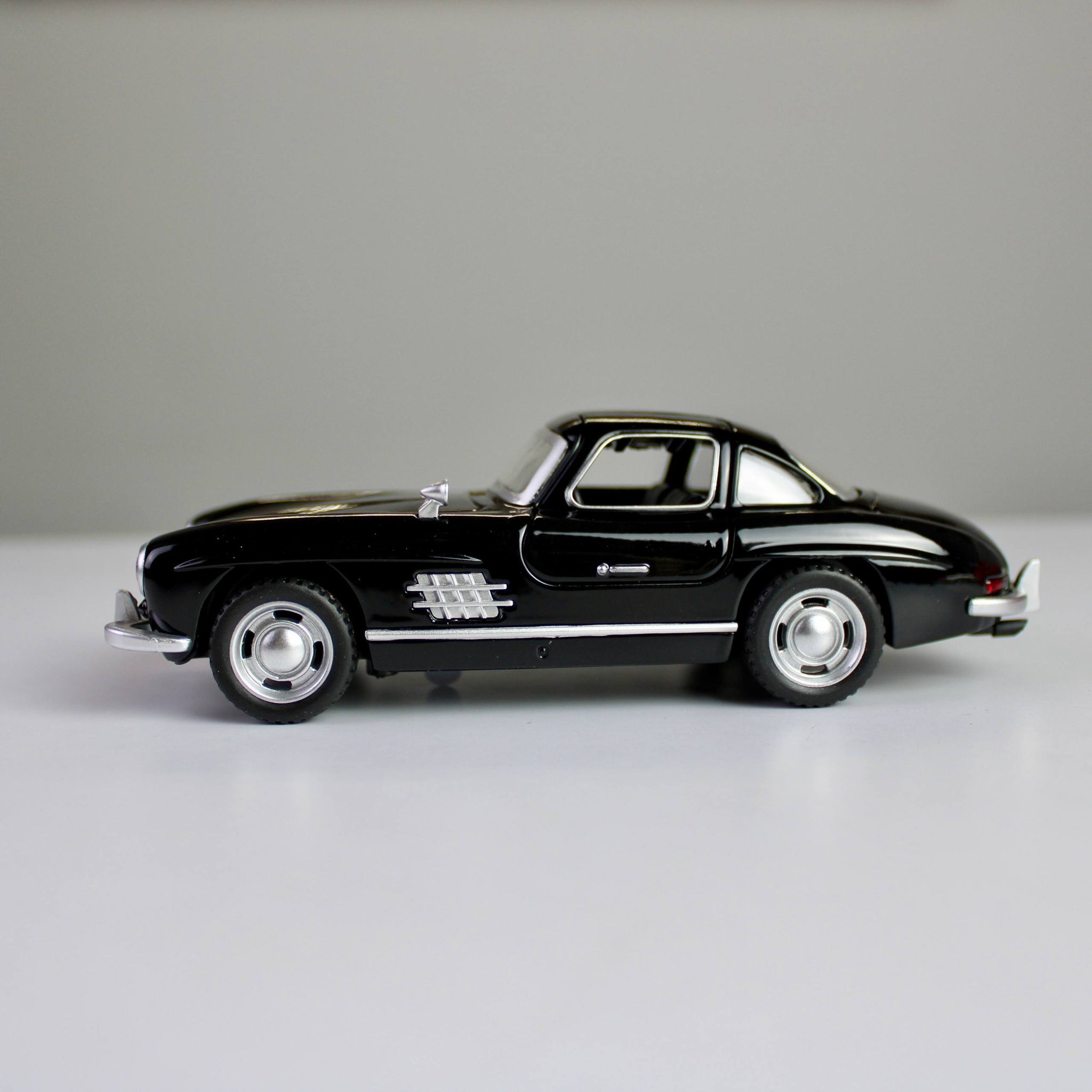 Mercedes Benz 300SL 1:32 Diecast Model