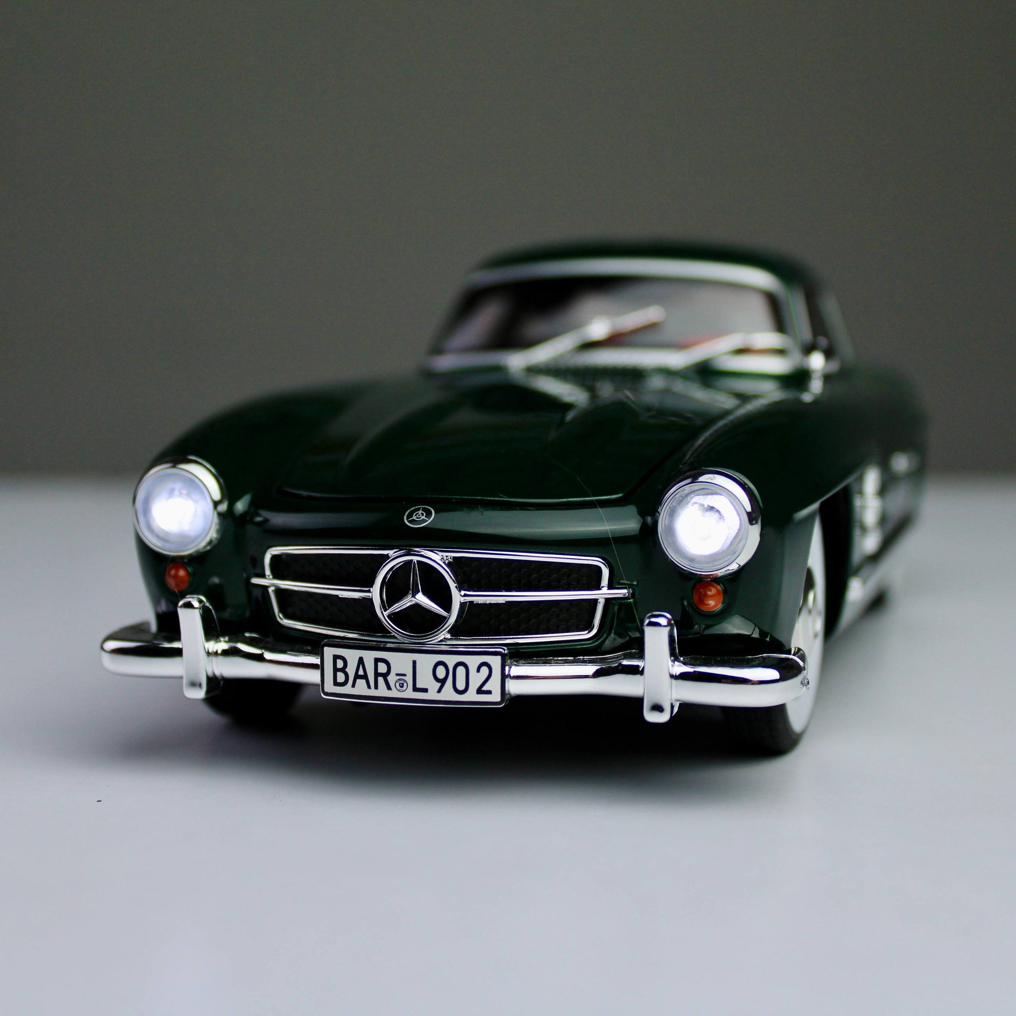 Mercedes-Benz 300SL Gullwing 1:24 Die-Cast