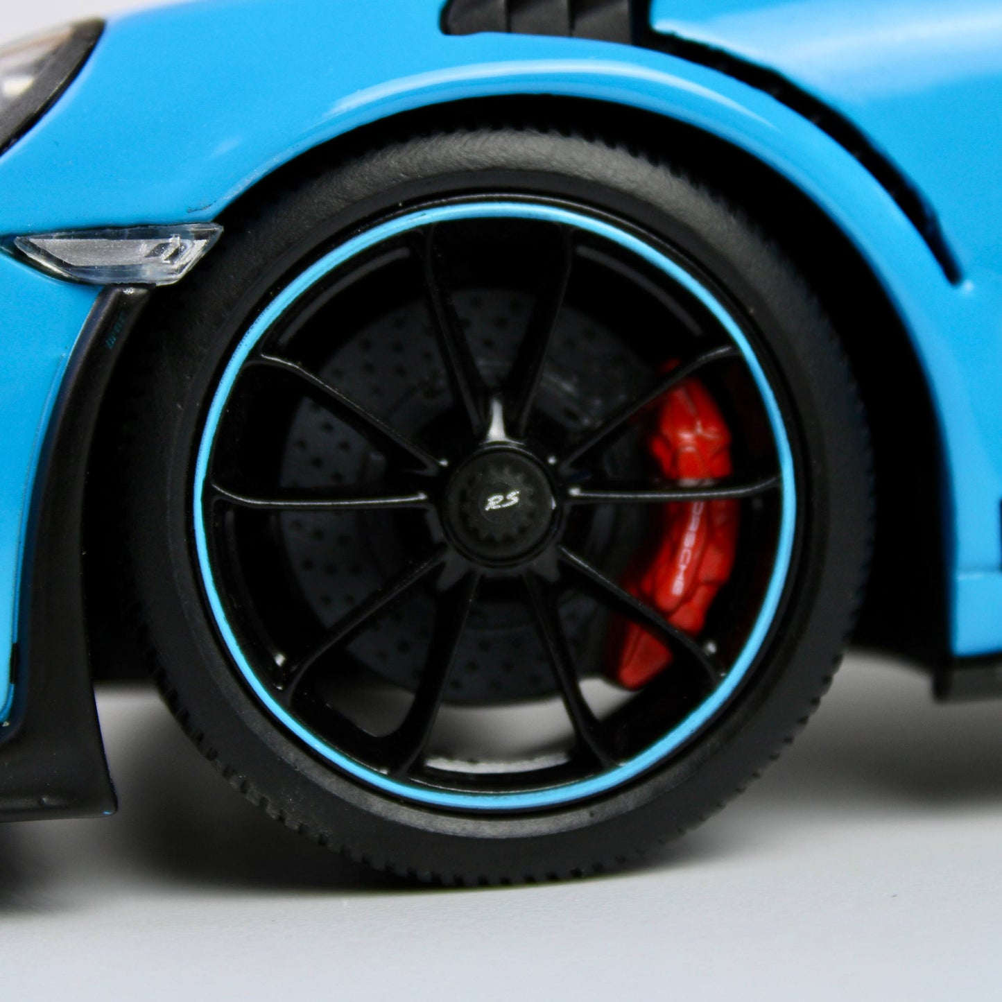 نموذج ويللي بورشه 911 GT3 RS المصبوب 1:18 - إصدار جي تي أوتوز (997)