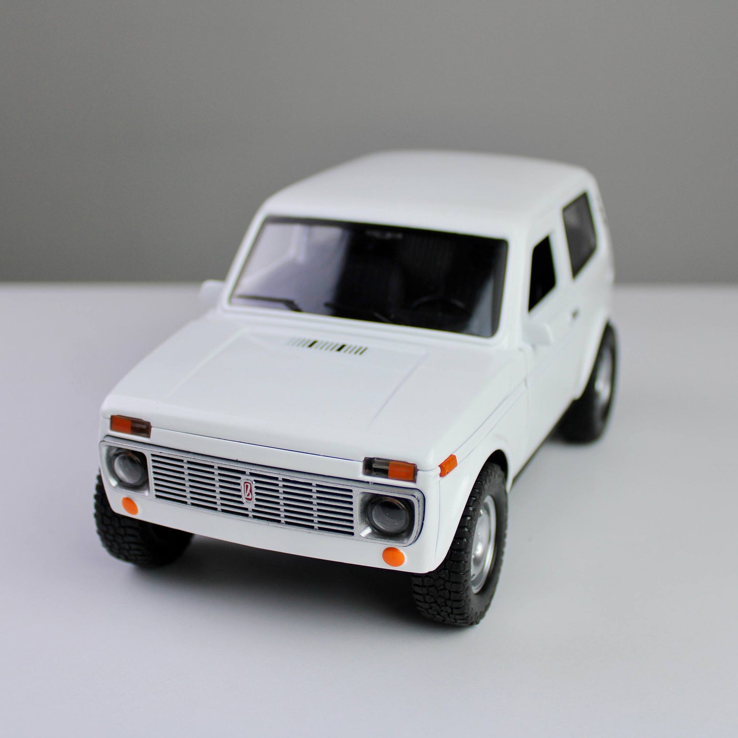 Lada Niva 1:18 Die-Cast Model SUV