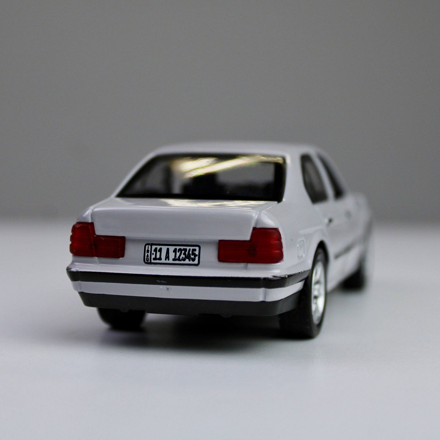 BMW 535i (E34) Diecast Model 1:38