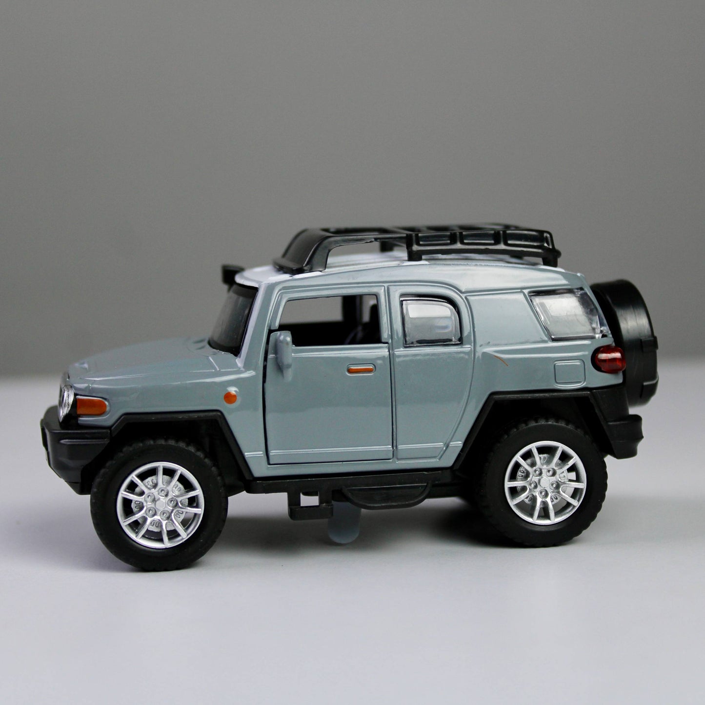 Toyota FJ Cruiser Diecast Model 1:38