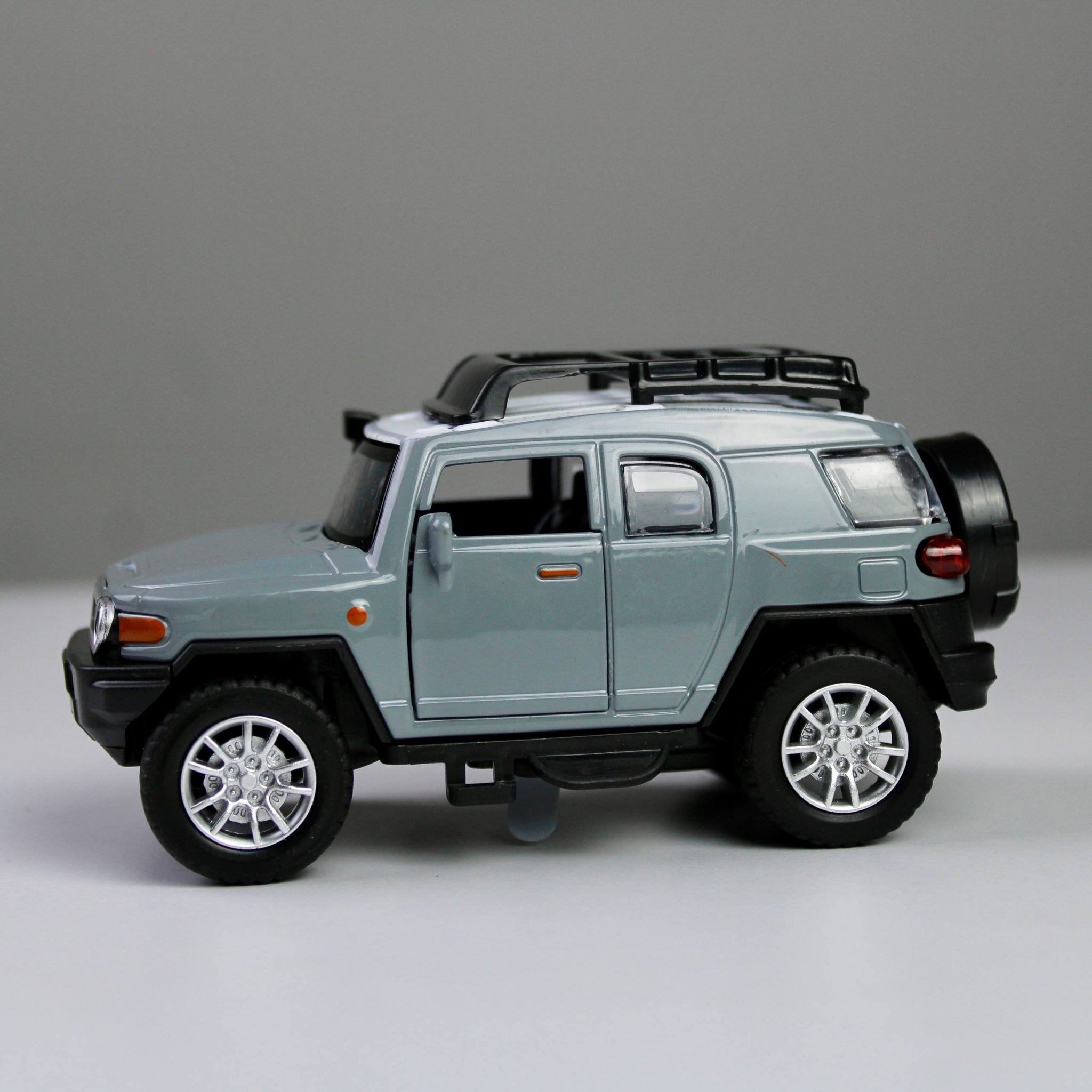 Toyota FJ Cruiser Diecast Model 1:38