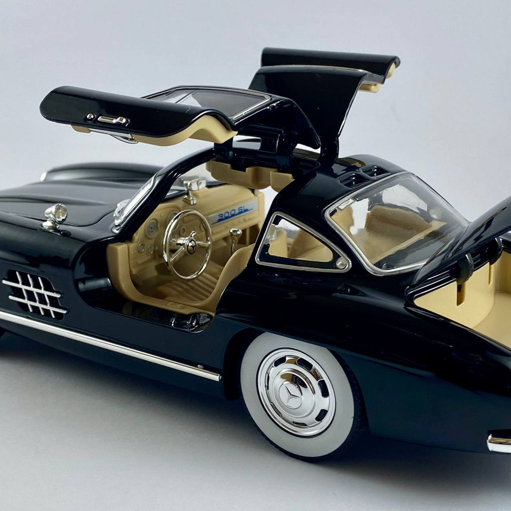 Mercedes-Benz 300SL 1:24 Scale Die-Cast Model Car