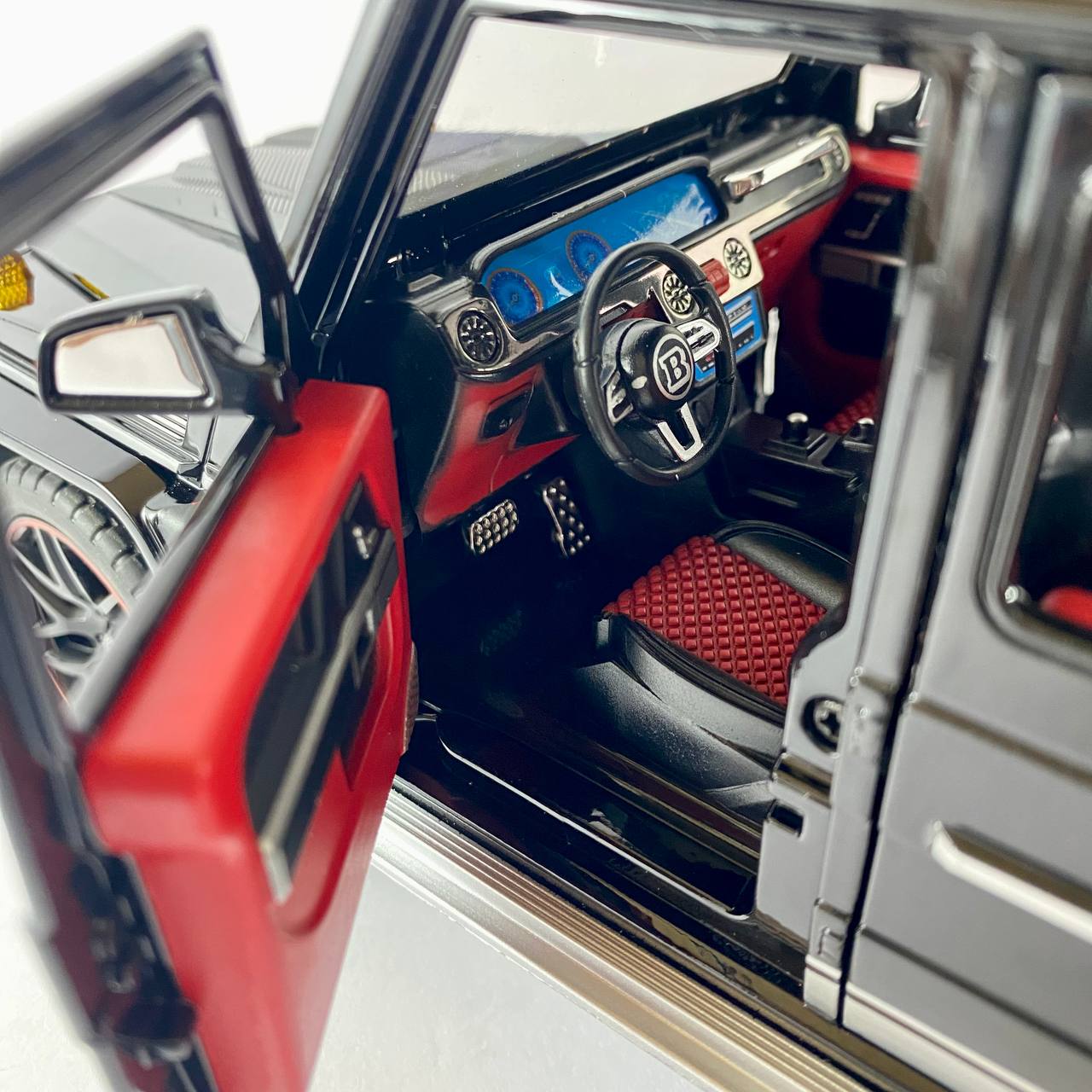Mercedes-Benz BRABUS G800 1:18 Scale Die-Cast Model Car