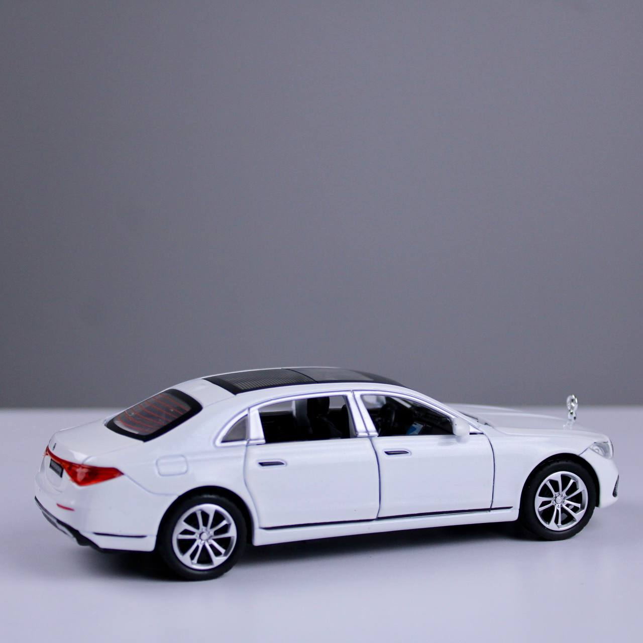 Mercedes-Benz S400 Diecast Model – 1:32 Scale