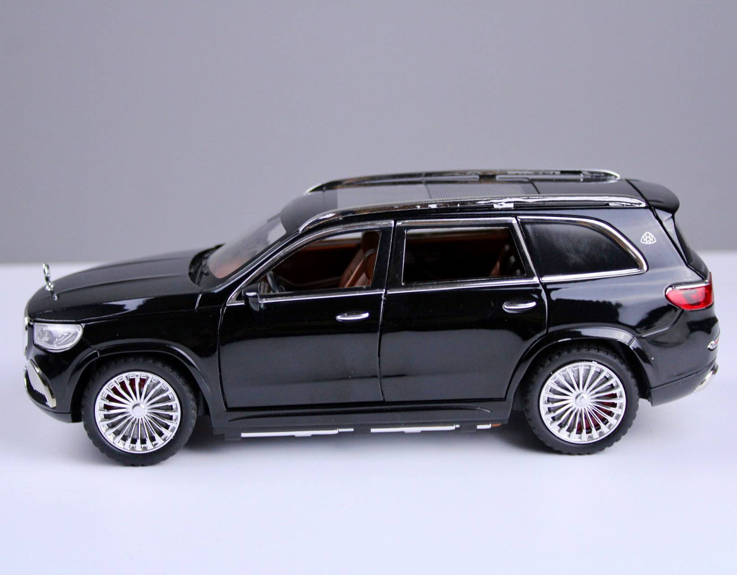 Mercedes Maybach GLS 600 Model Car – 1:24 Scale