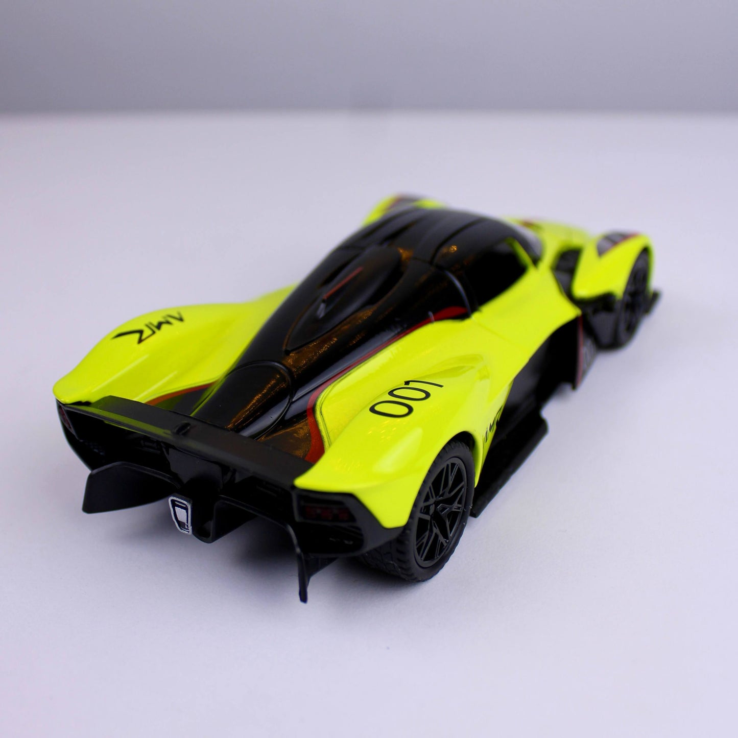 Aston Martin Valkyrie AMR Car – 1:32