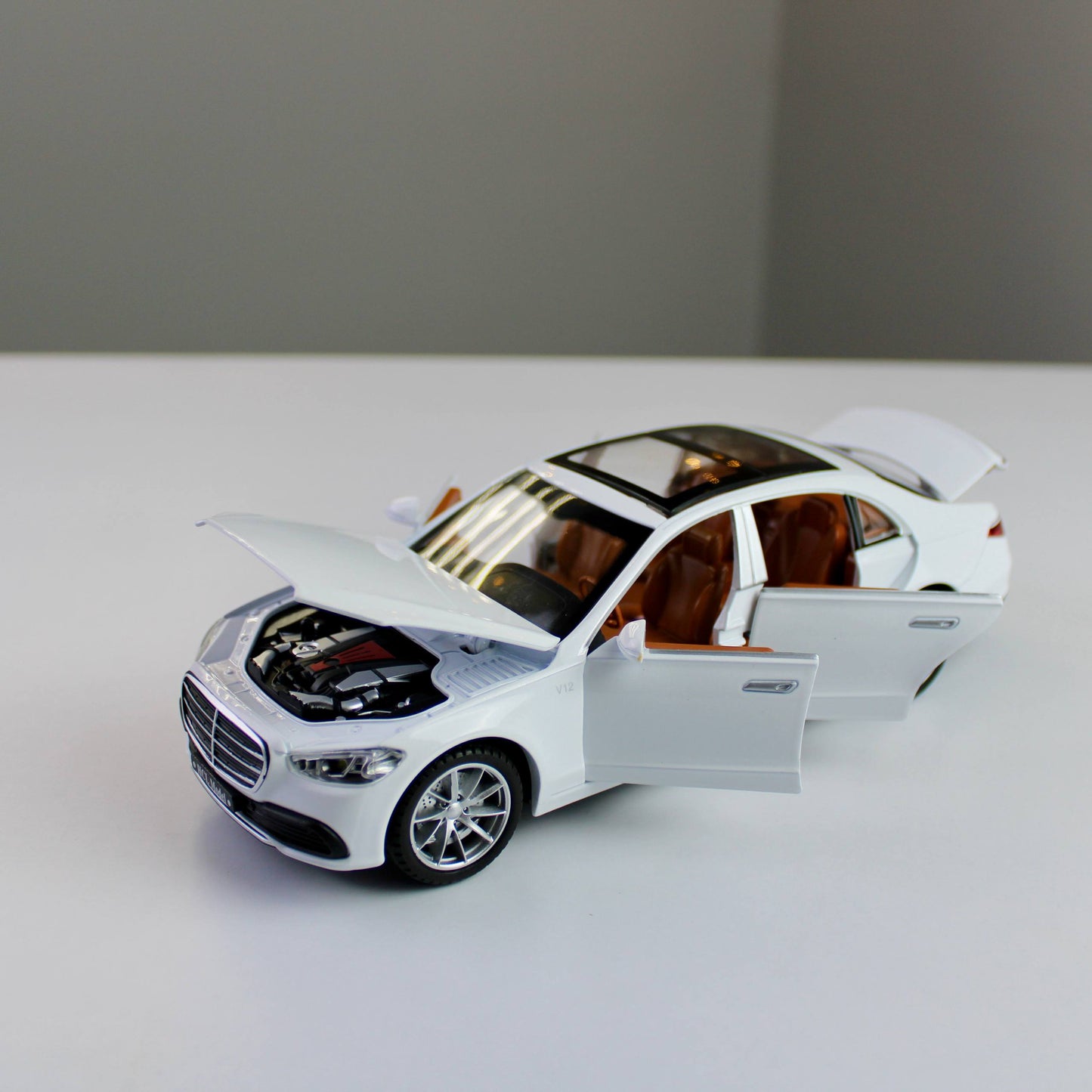 R/C Mercedes S-Class Diecast Model – 1:22 Scale