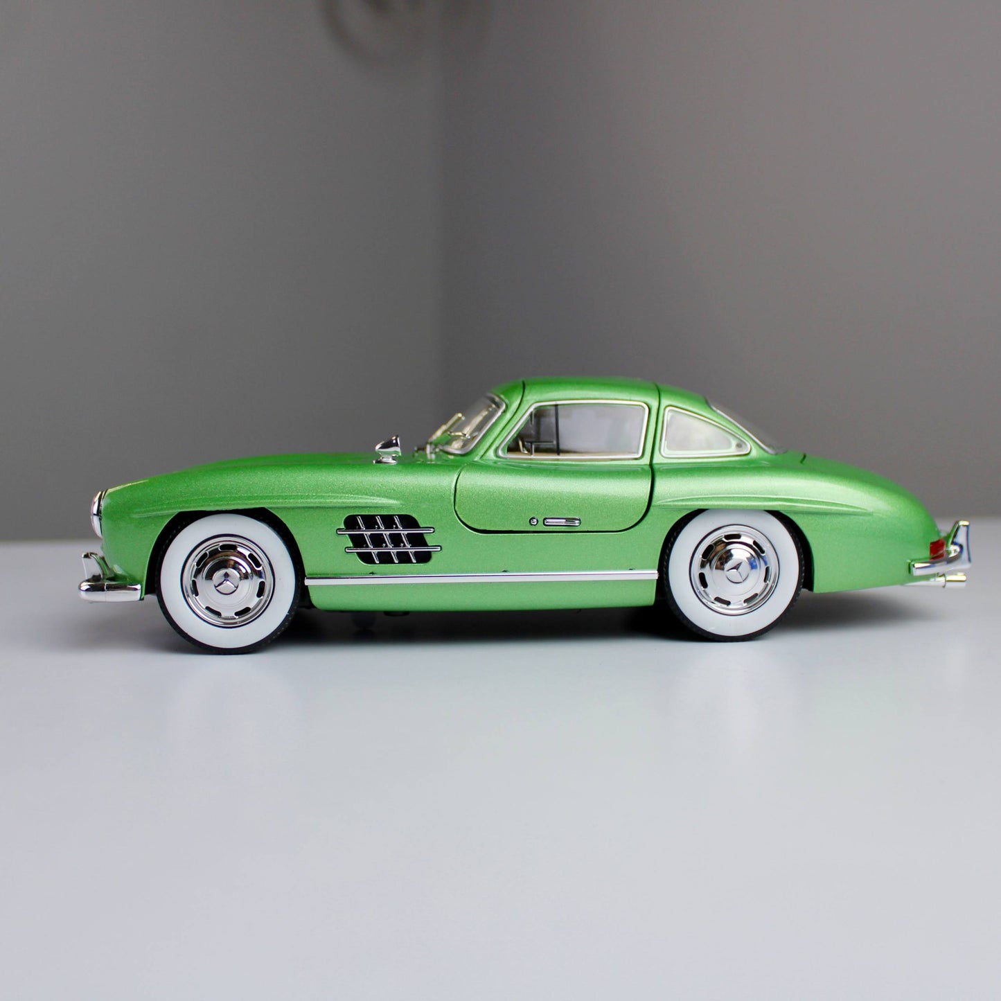 Mercedes-Benz 300SL Diecast Model – 1:24 Scale