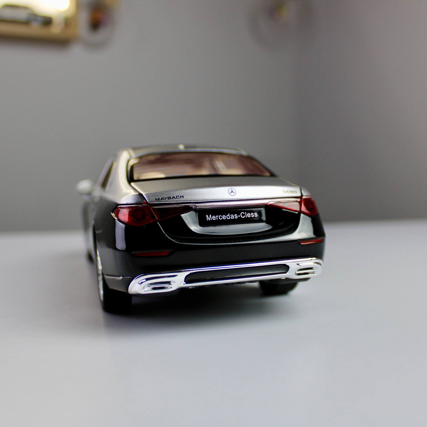 نموذج سيارة مرسيدس مايباخ 5680 المصبوبة – سيارة فاخرة (بمقياس 1:24)