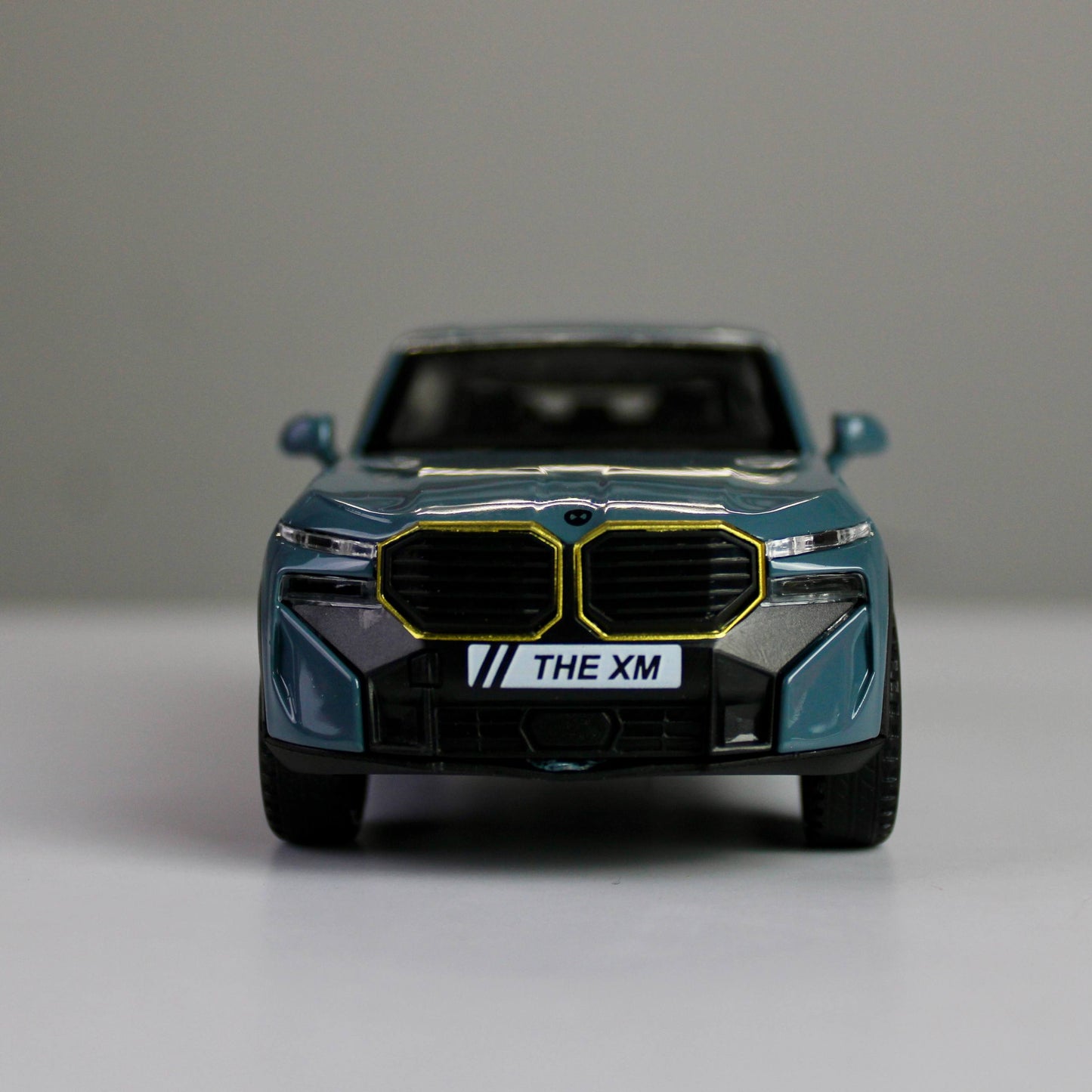 BMW XM 1:32 داي كاست – إضاءة، صوت