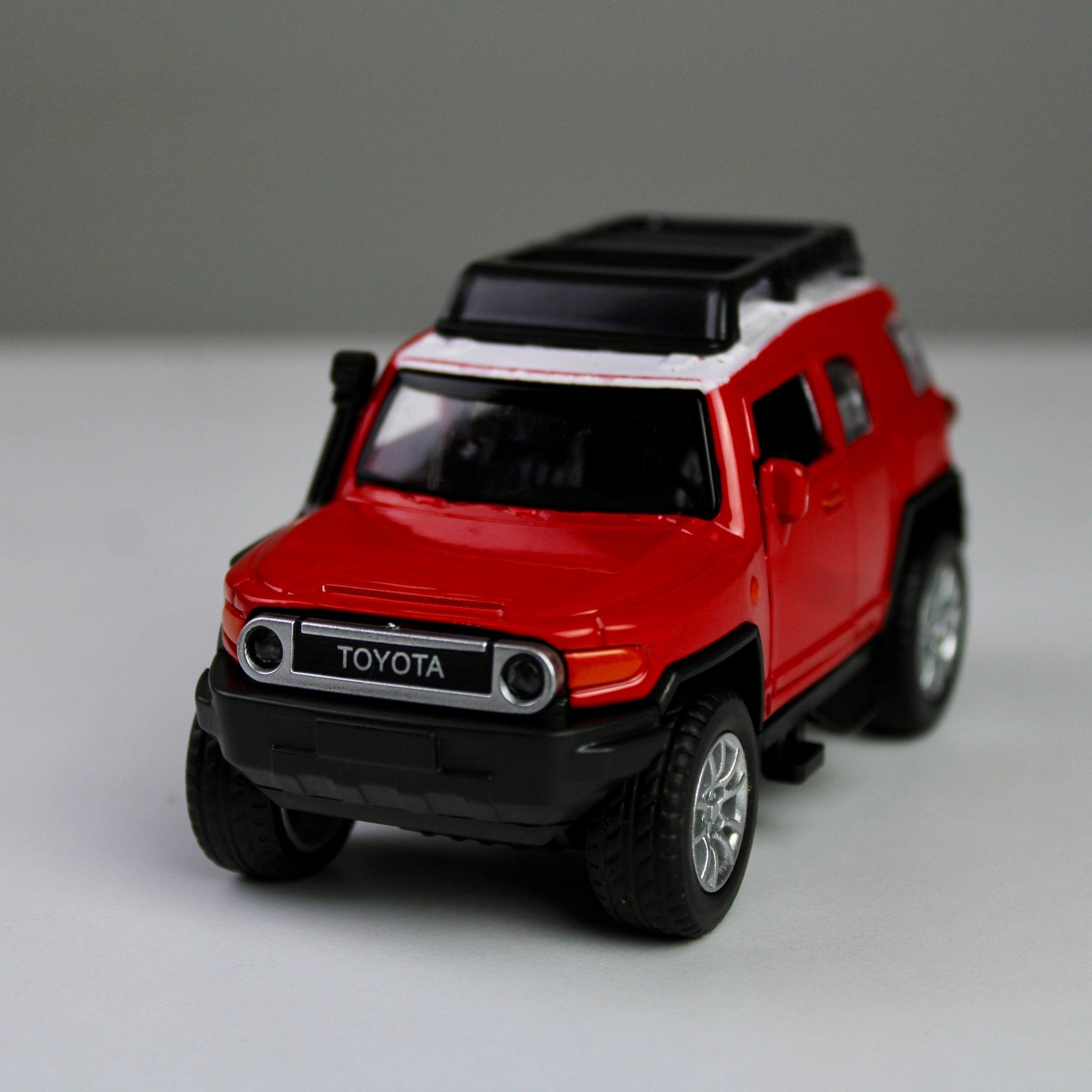 Toyota FJ Cruiser Diecast Model 1:38
