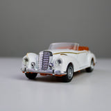 Vintage Classic Die-Cast Model Car – 1:32 Scale