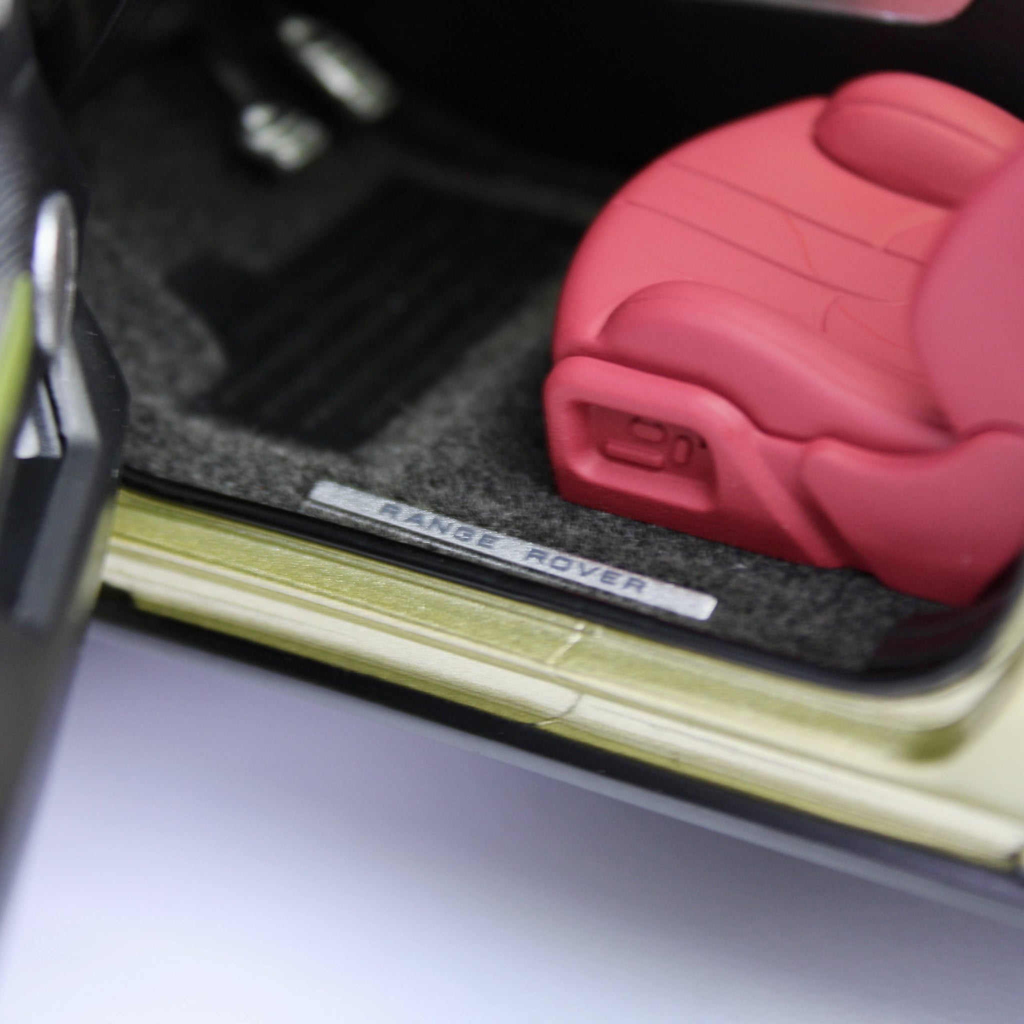 GT Autos Gold Range Rover Evoque Premium Die-Cast Model Car (1:18)