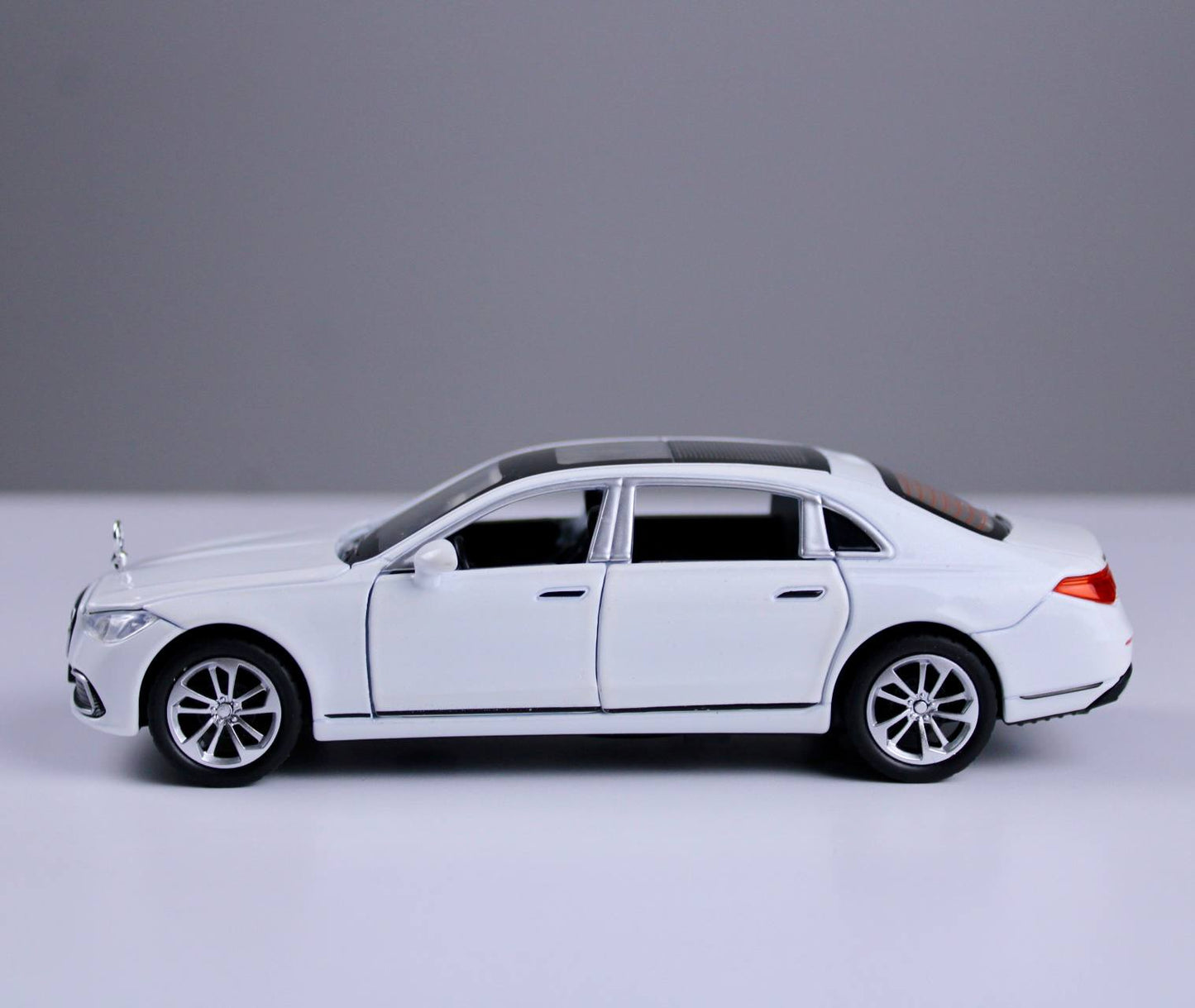 Mercedes-Benz S400 Diecast Model – 1:32 Scale