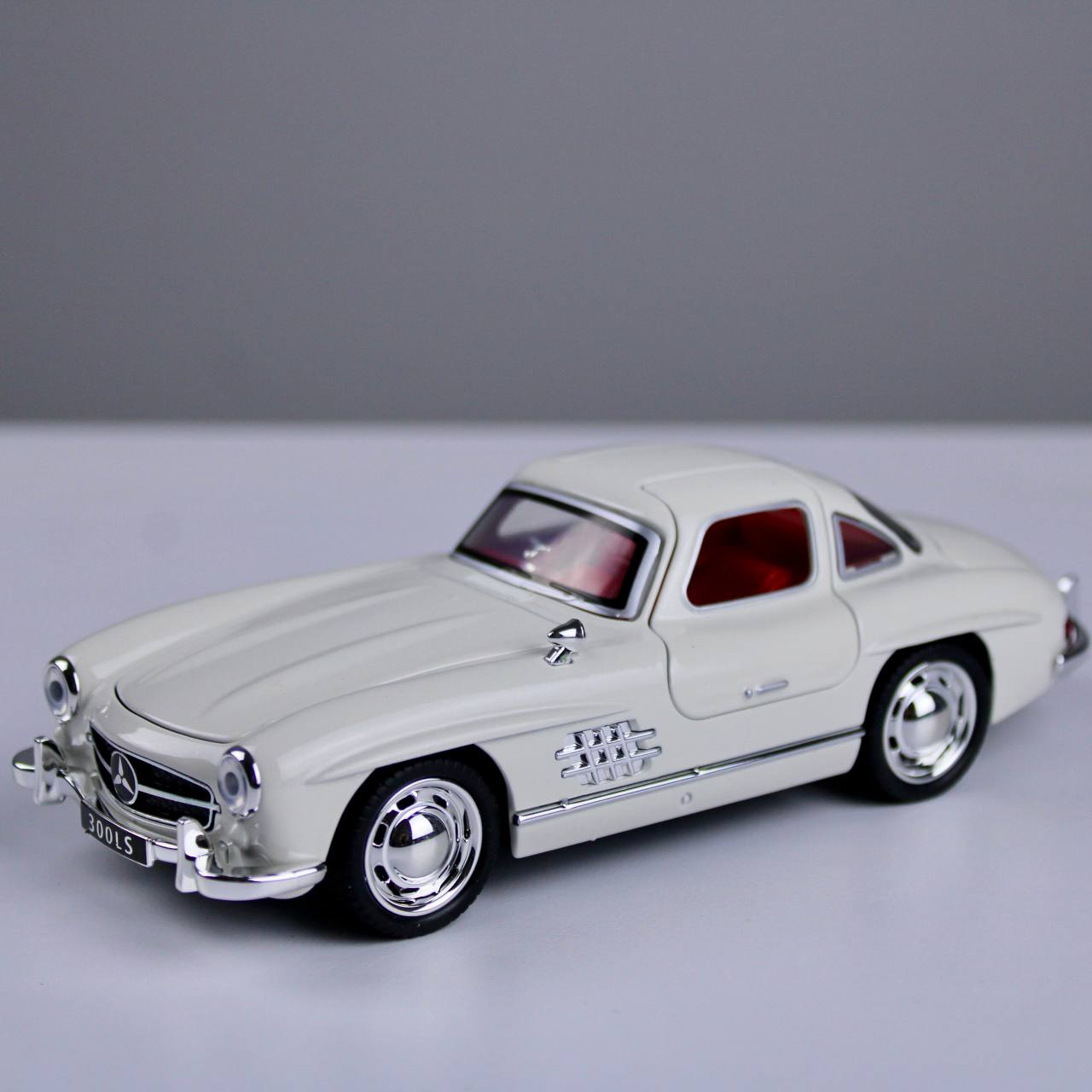 Mercedes-Benz 300SL 1:32 Scale Die-Cast Model Car