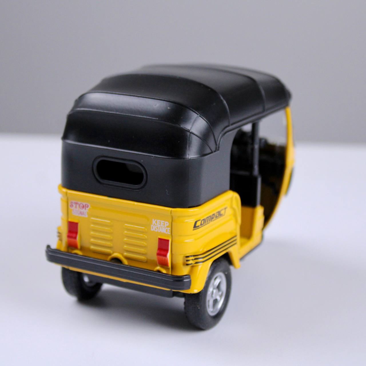 Die-Cast TukTuk – 1:14 Scale