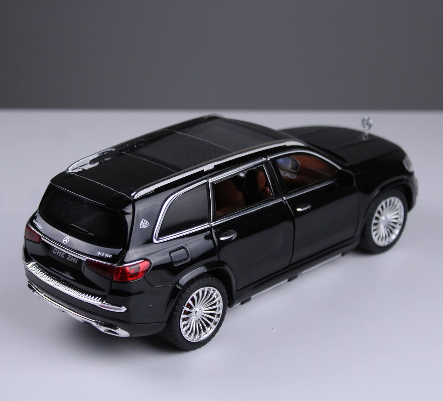 Mercedes Maybach GLS 600 Model Car – 1:24 Scale