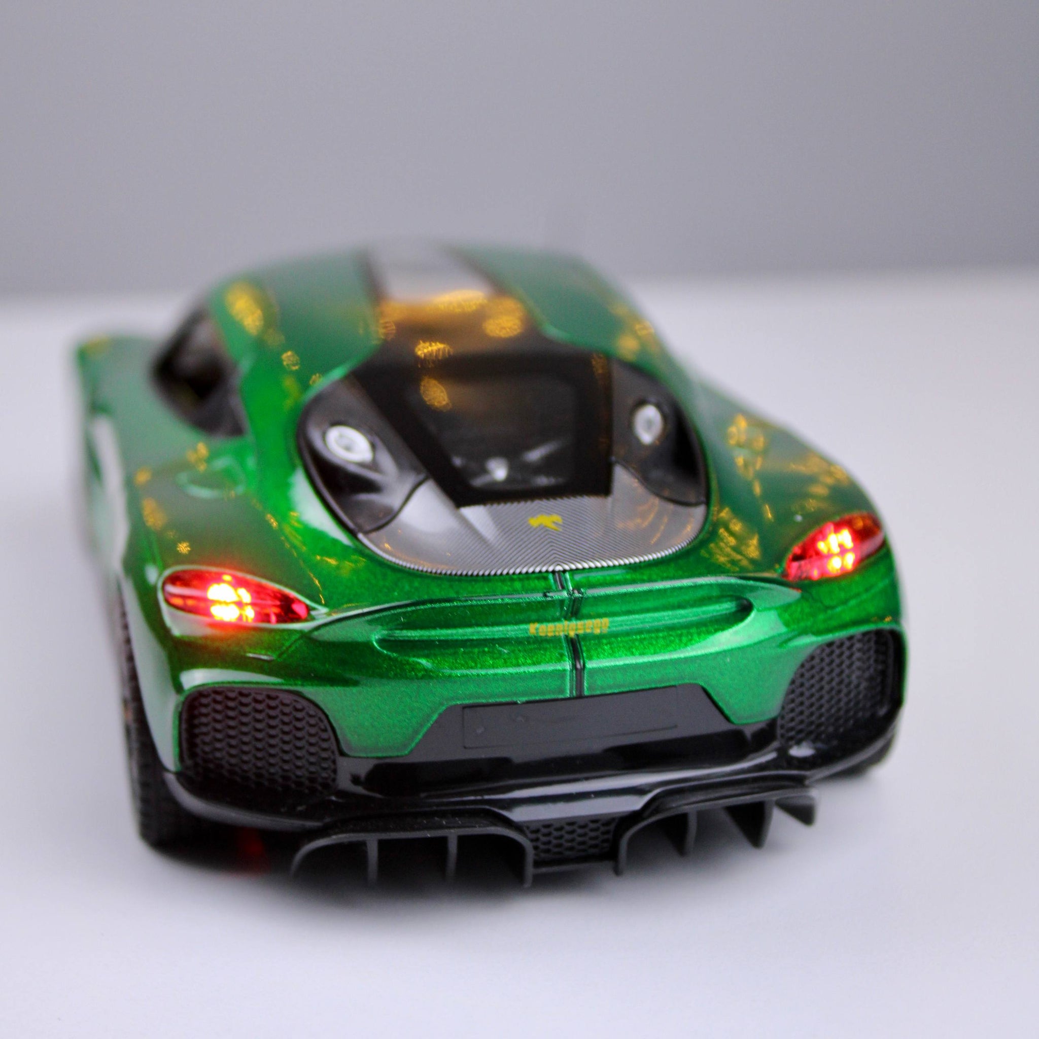 Koenigsegg Gemera Die-Cast Model Car – 1:24 Scale