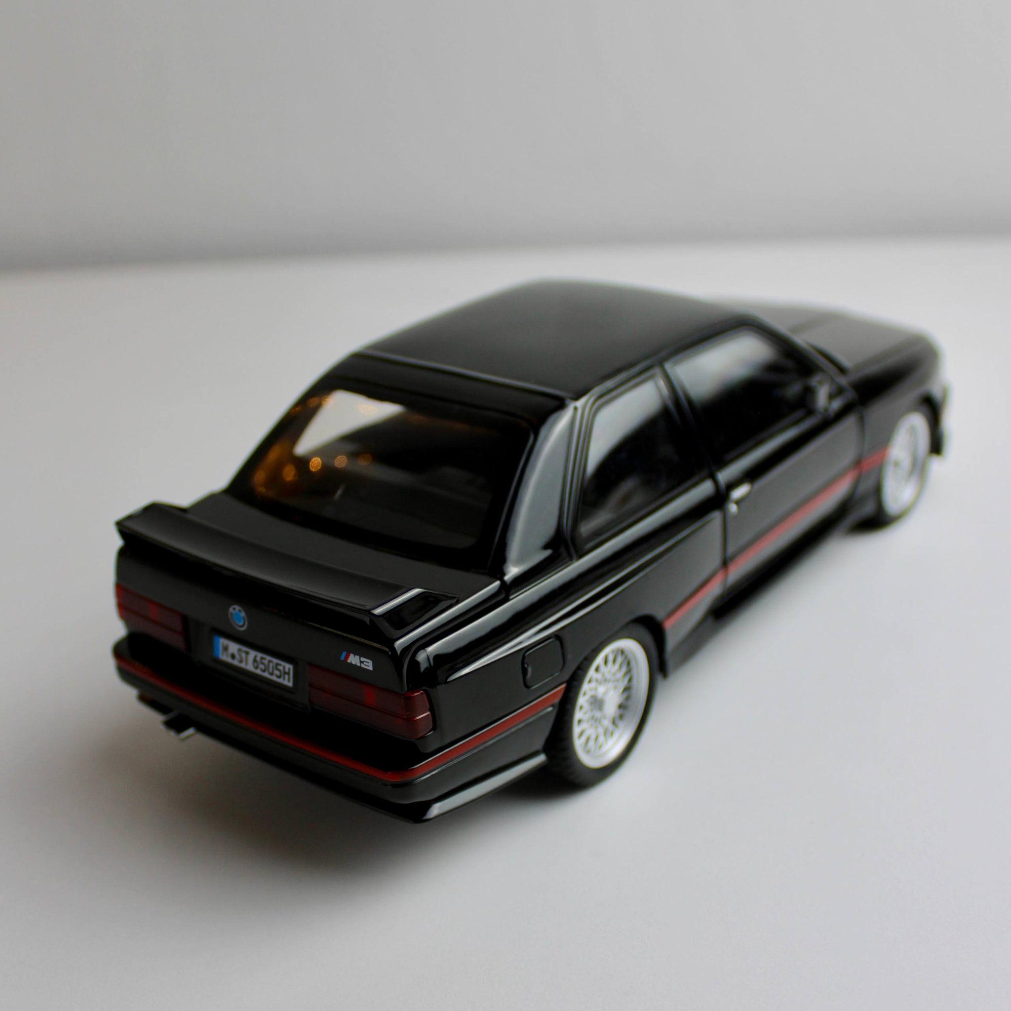 BMW M3 E30 – مقياس 1:24