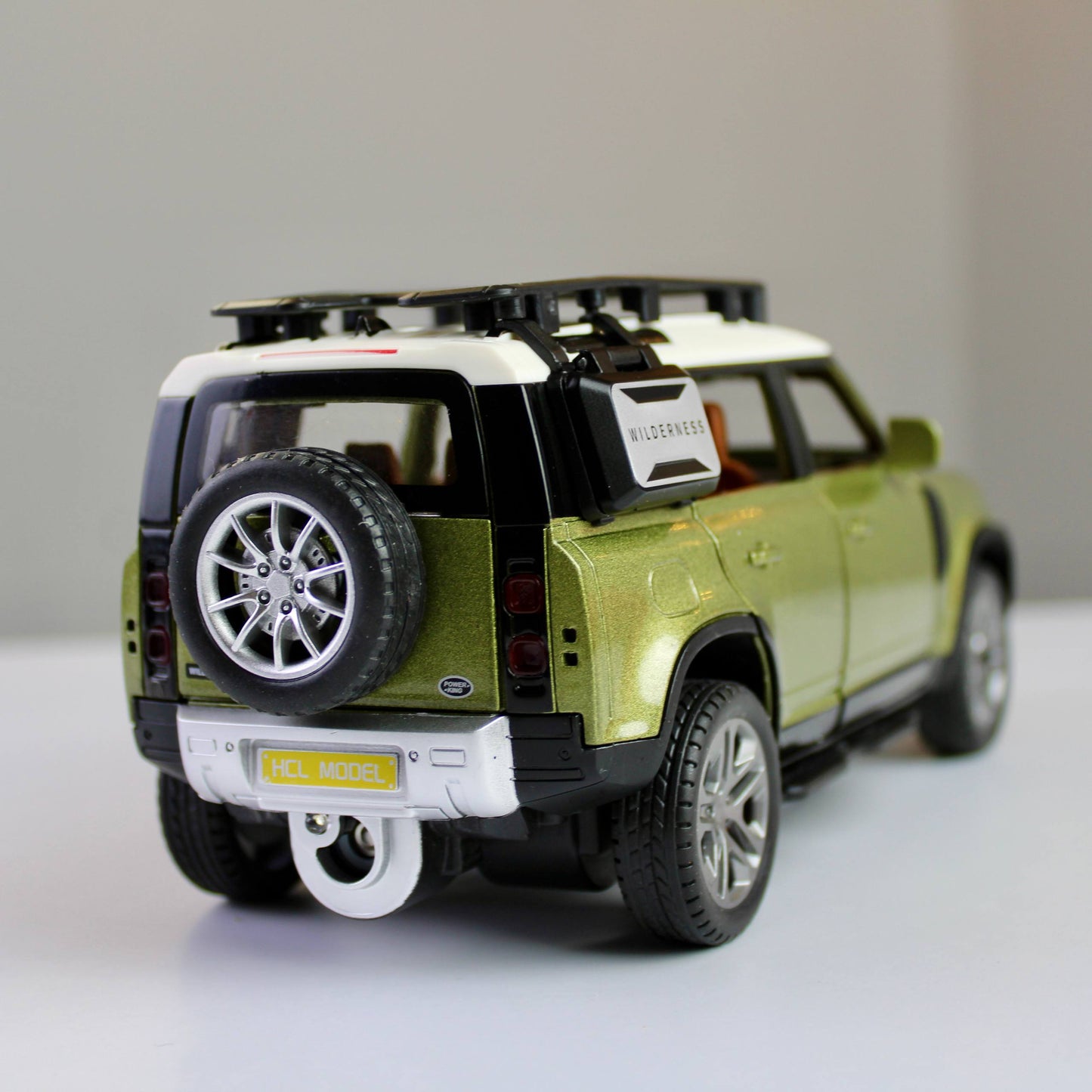 R/C Land Rover Defender Diecast Model – 1:22 Scale