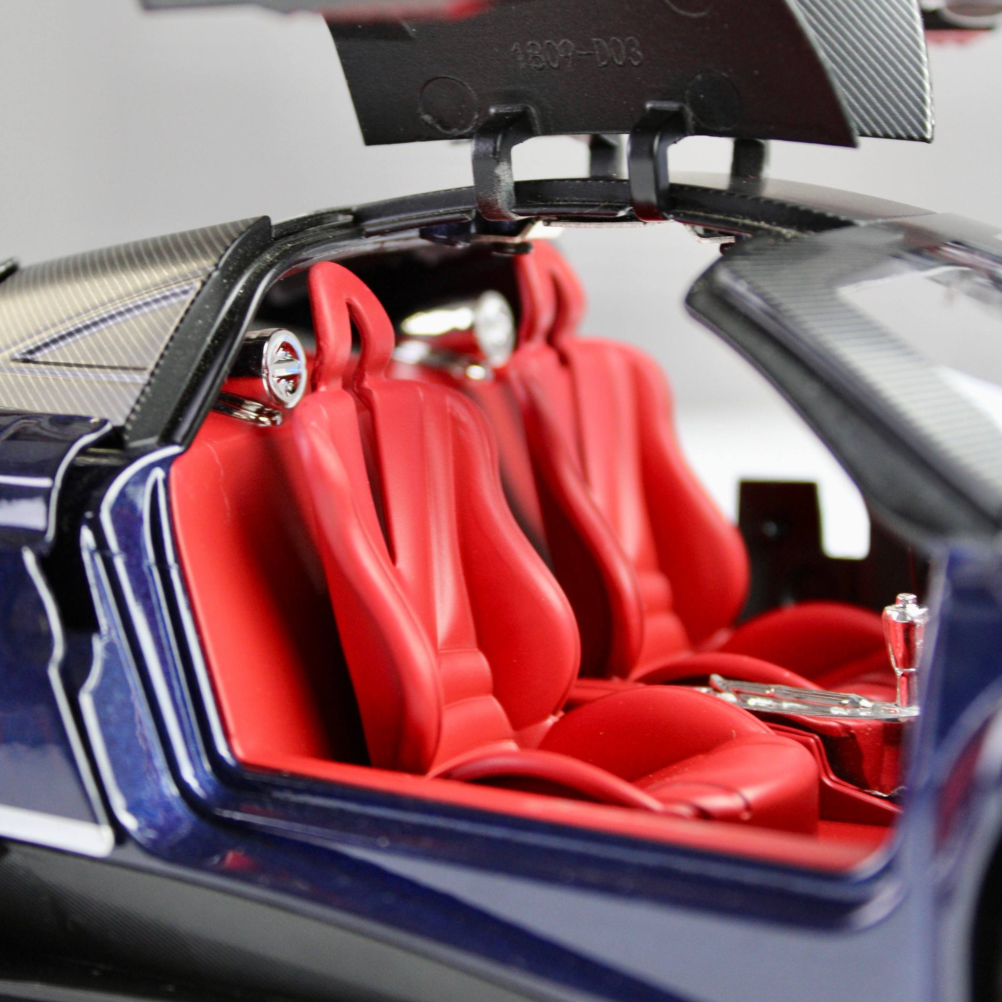 Pagani Huayra Diecast Model – 1:18 Scale (Magnificent Reach)