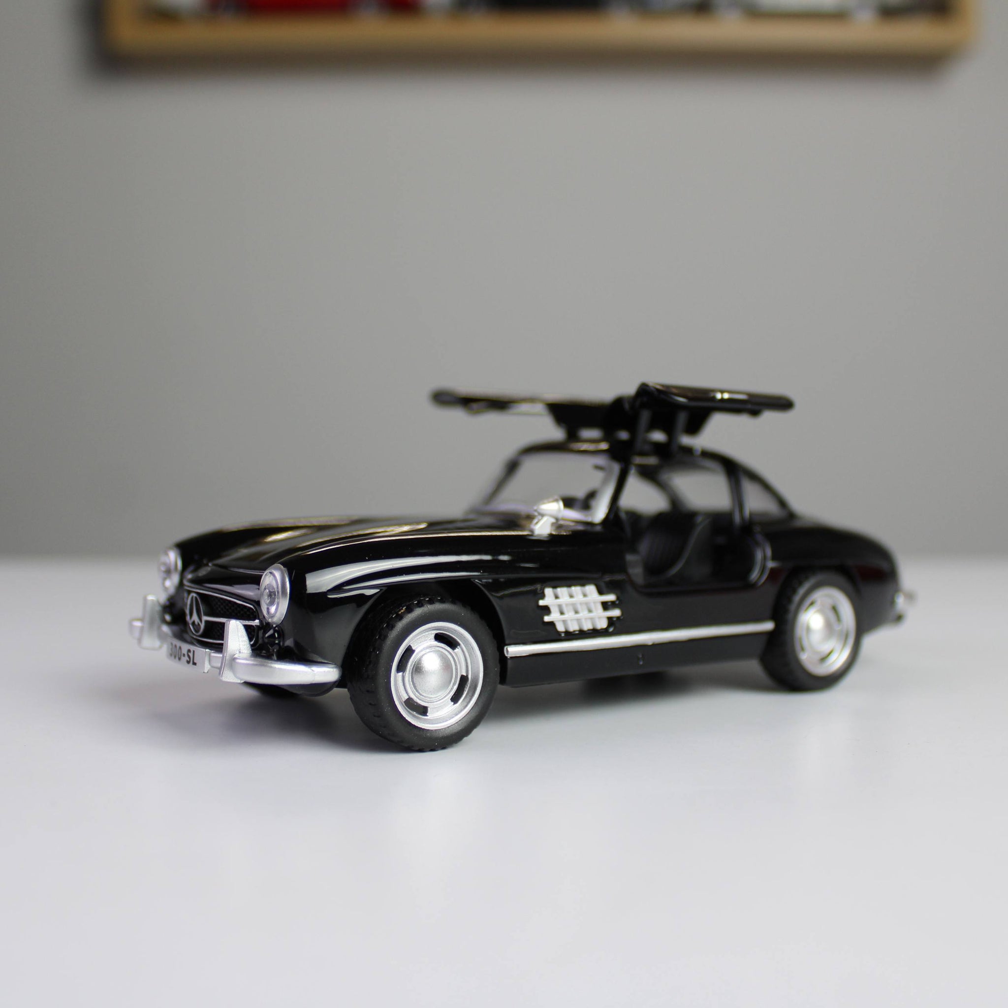 Mercedes Benz 300SL 1:32 Diecast Model