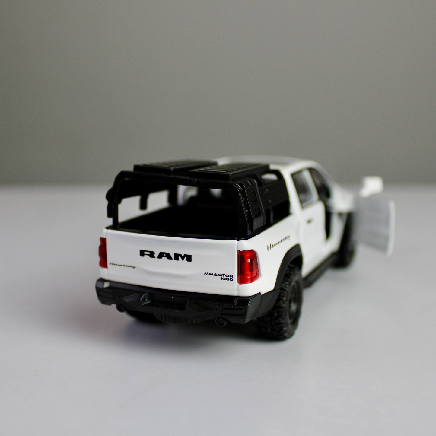RAM 1000 TRXX Truck – Scale 1:32